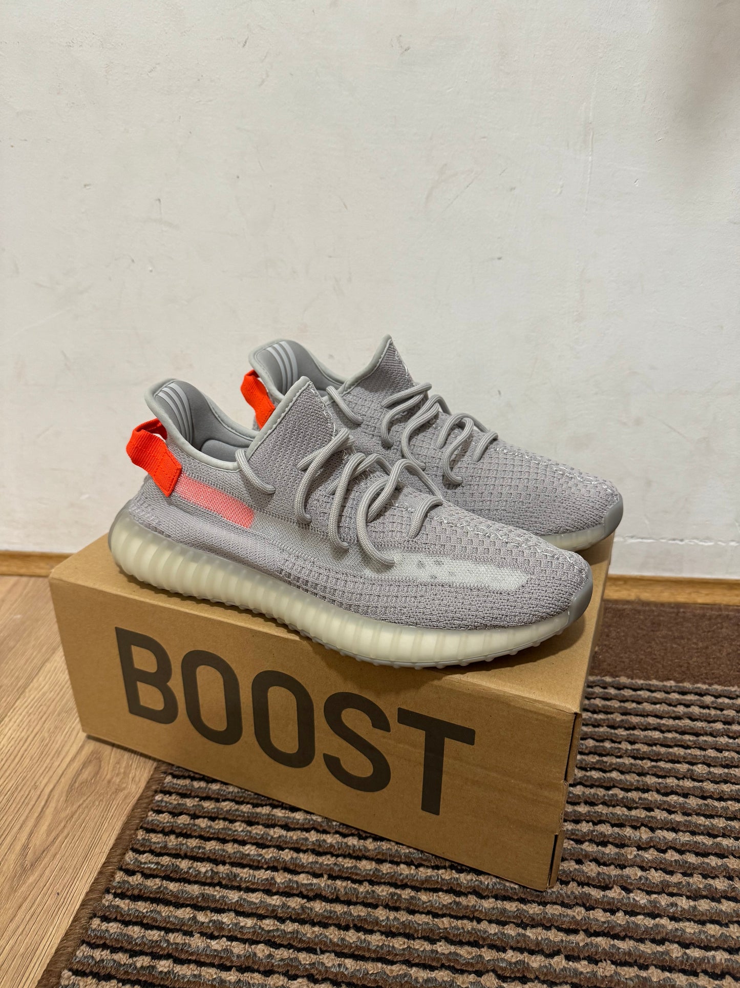 Yeezy 350 Tail Light 39,44(Odmah dostupno)