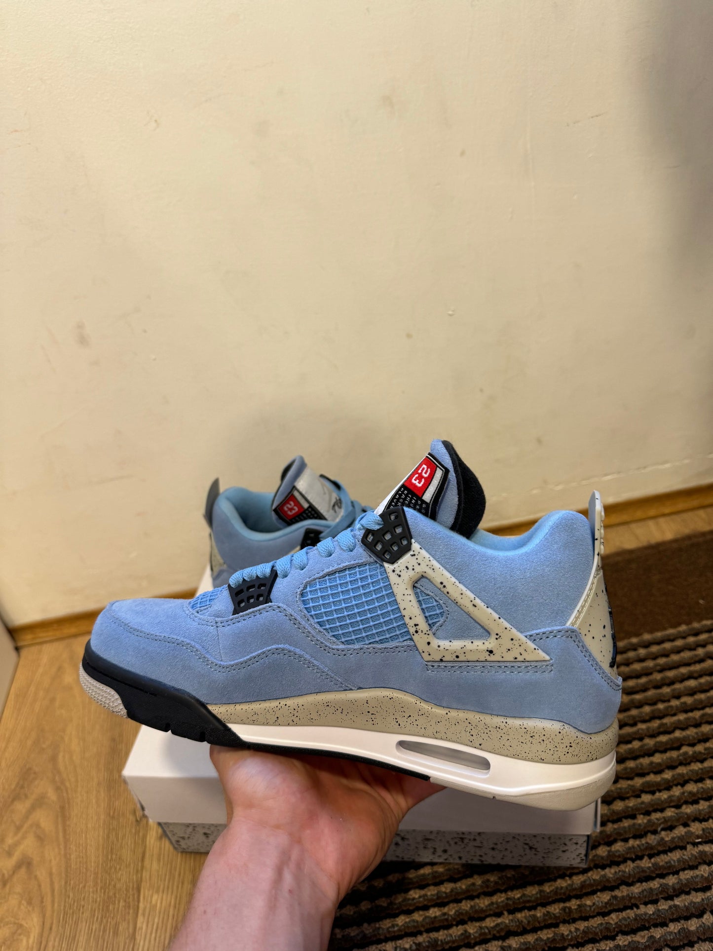 Jordan 4 University Blue Broj 39(Odmah dostupno)