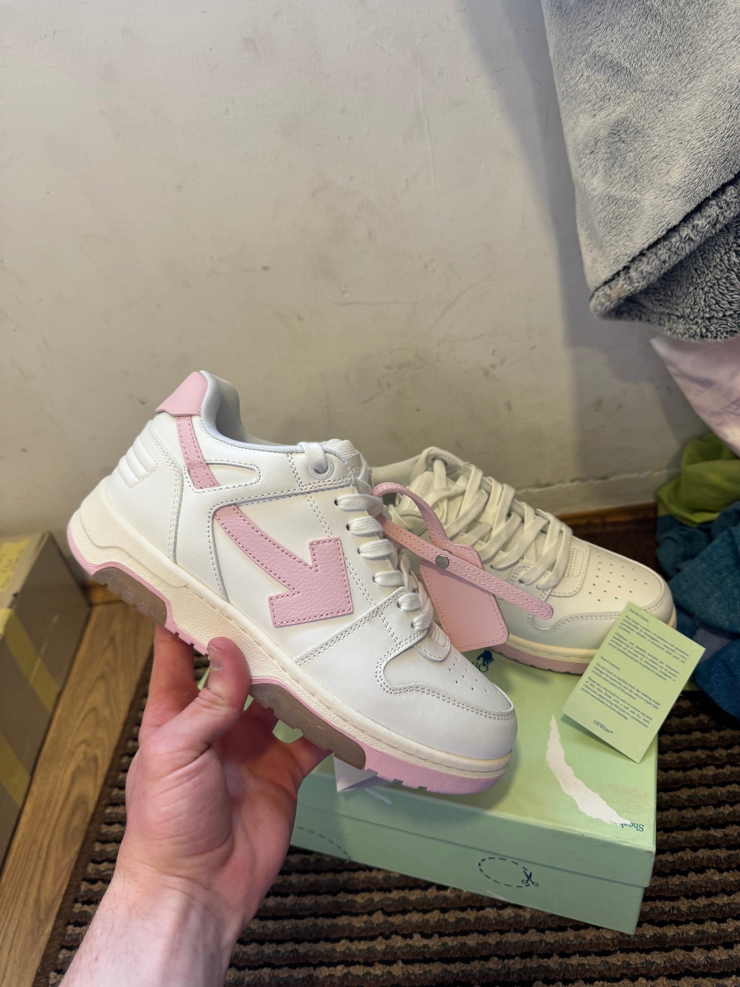 Off White Out of Office Broj 41(Odmah dostupno)