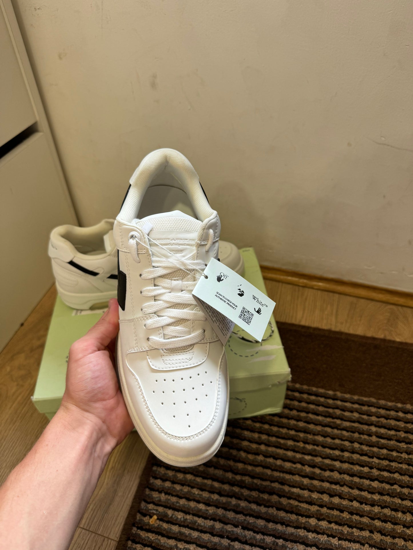 Off White Out of Office Broj 46(Odmah dostupno) NOSENE JEDANPUT!!! OŠTEĆENA KUTIJA!!!
