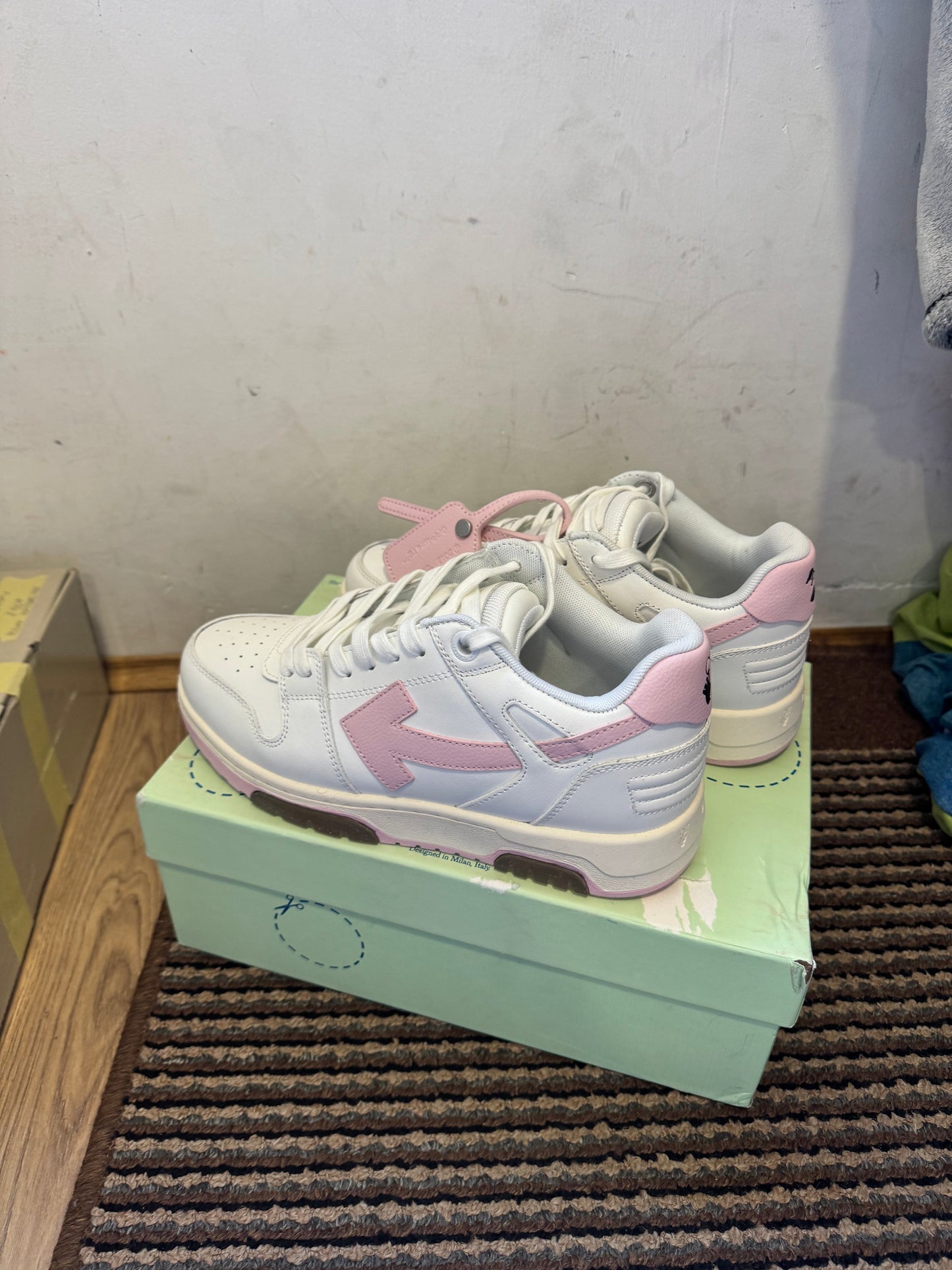 Off White Out of Office Broj 41(Odmah dostupno)
