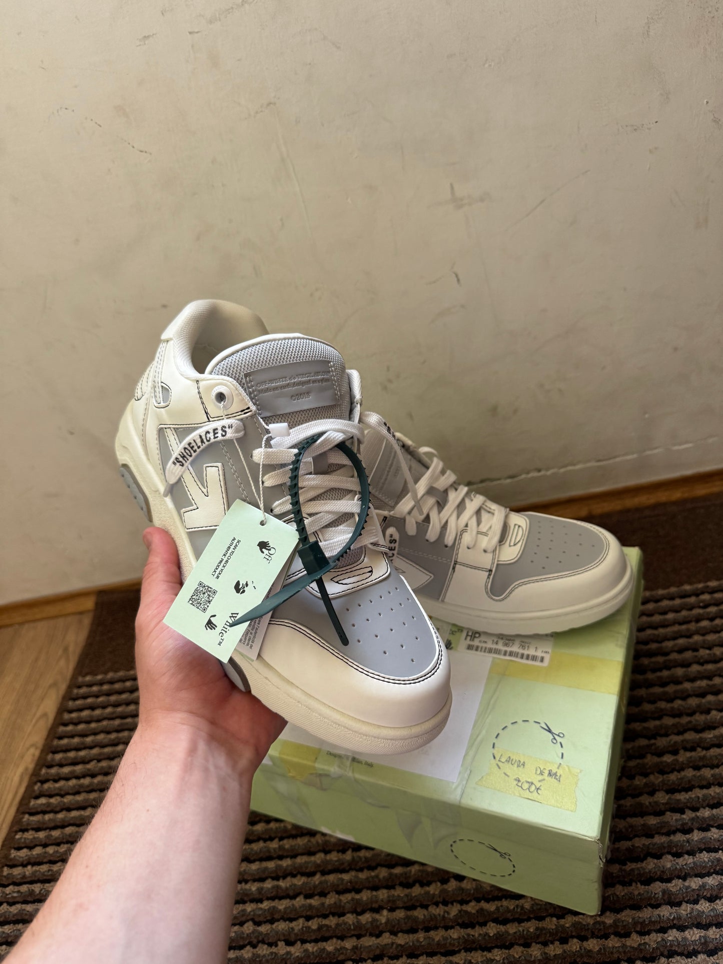 Off White Out of Office Broj 44(Odmah dostupno) (Bijelo crni off white tag✅, umjesto zelenog❌)