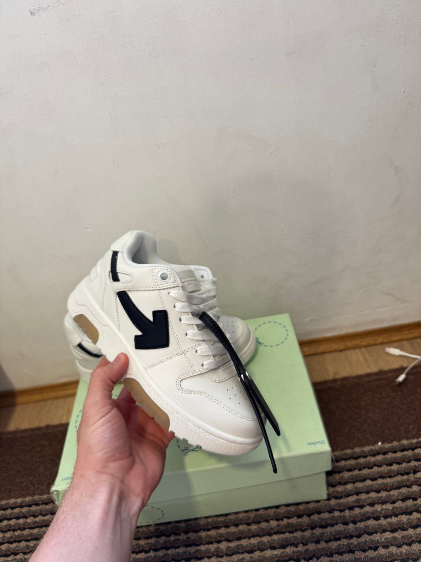 Off White Out of Office Broj 38(Odmah dostupno)