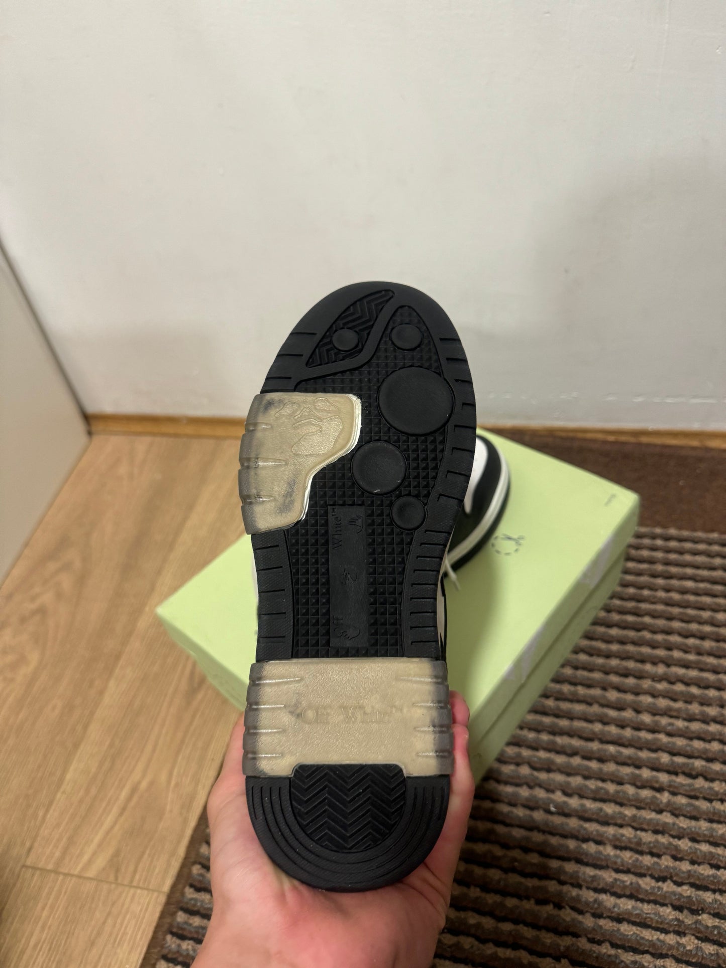 Off White Out of Office Broj 39(Odmah dostupno)