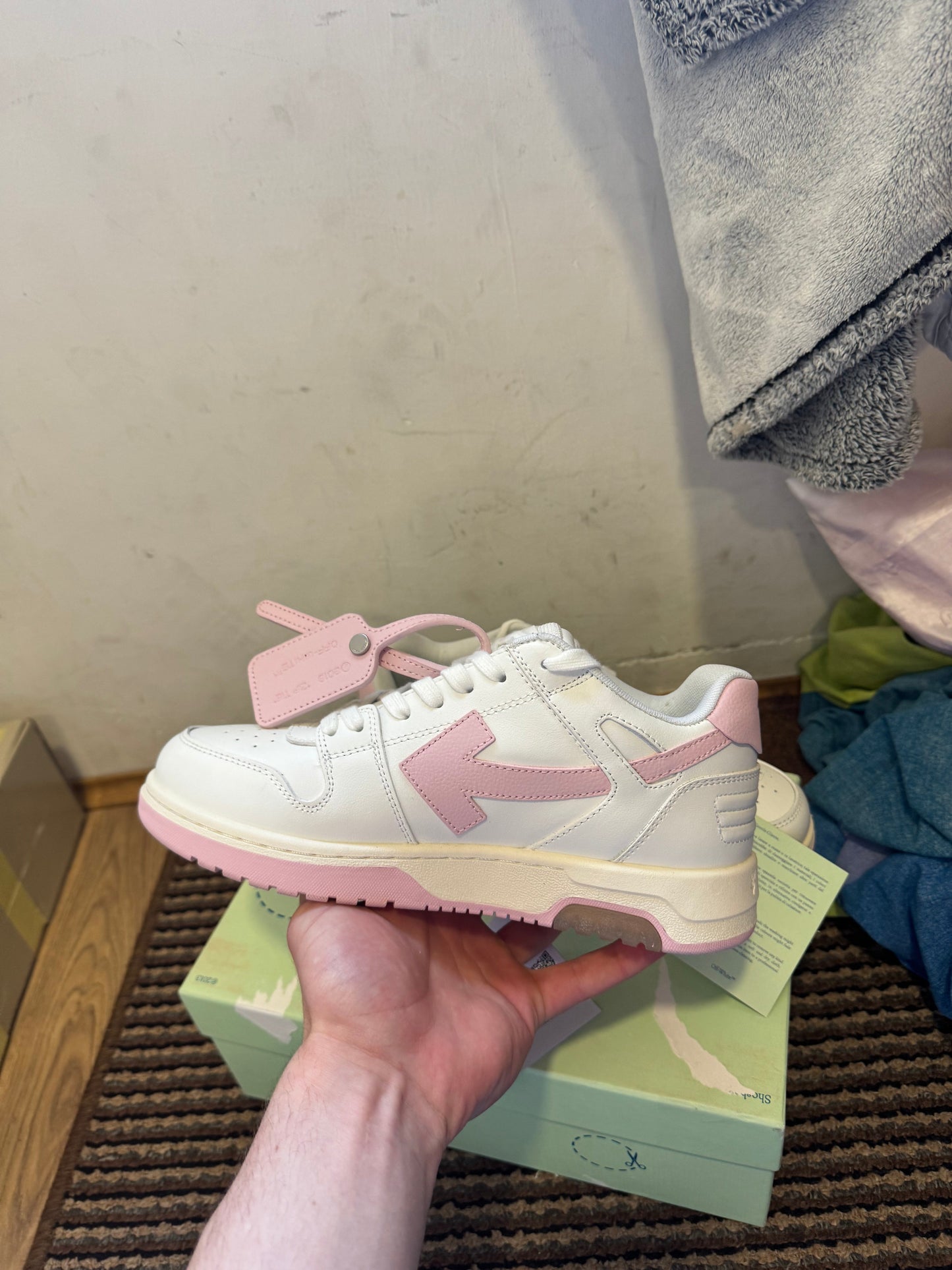 Off White Out of Office Broj 41(Odmah dostupno)