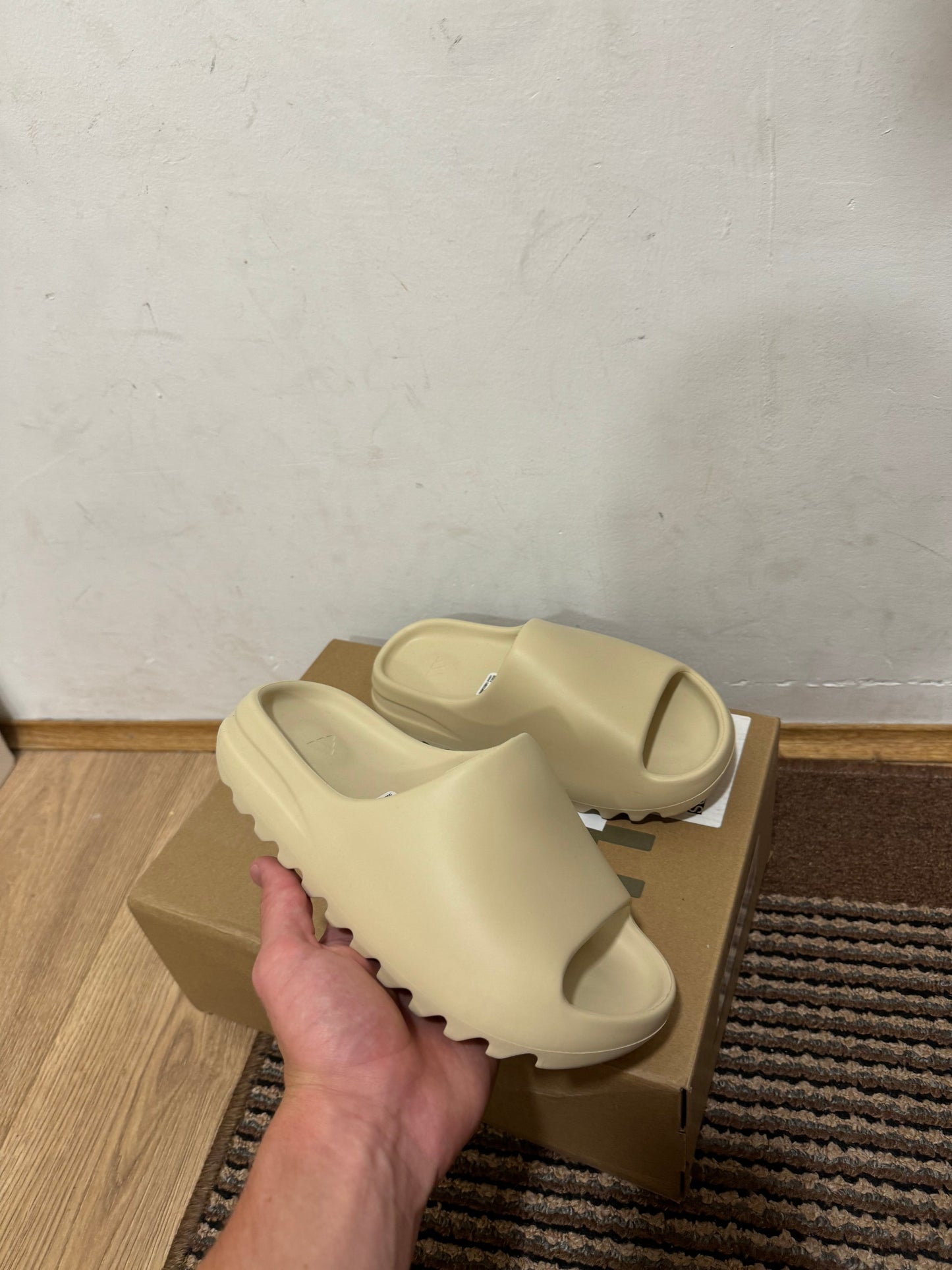 Yeezy Slide Bone Broj 42(Odmah dostupno)