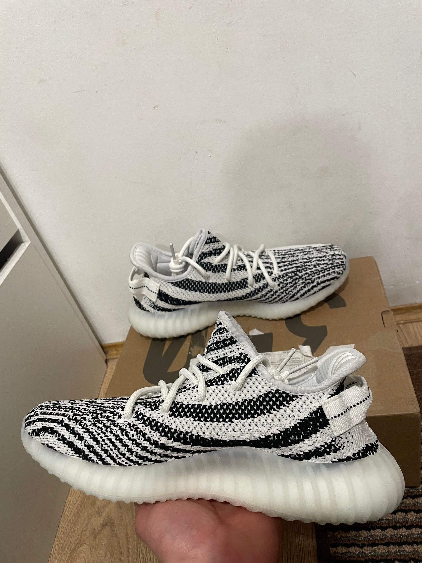 Yeezy350 Zebra Broj 42(Odmah dostupno)