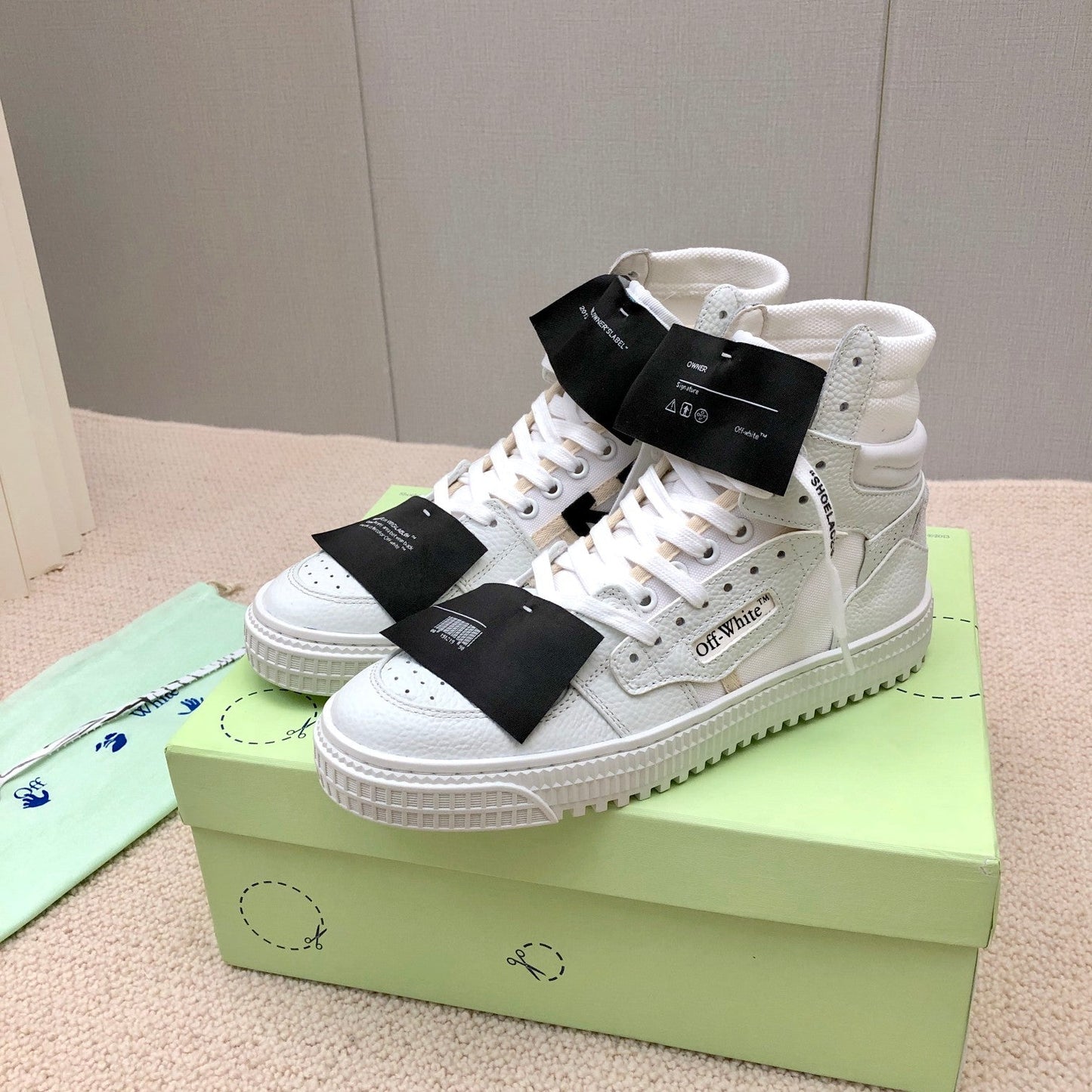 OFF-WHITE Court