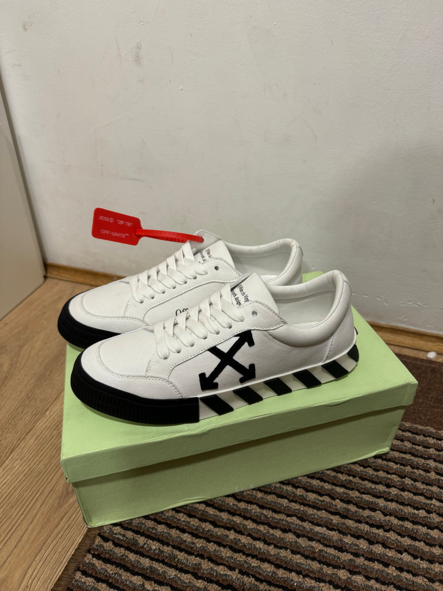 Off White Court Low Broj 44,45(Odmah dostupno)