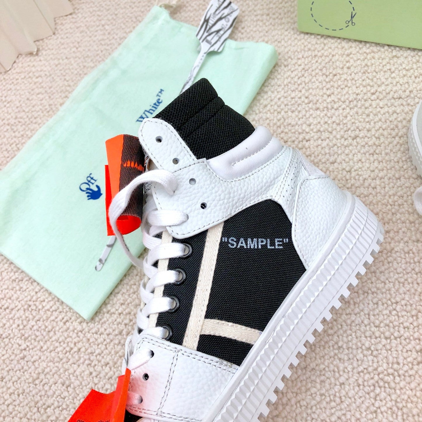 OFF-WHITE Court