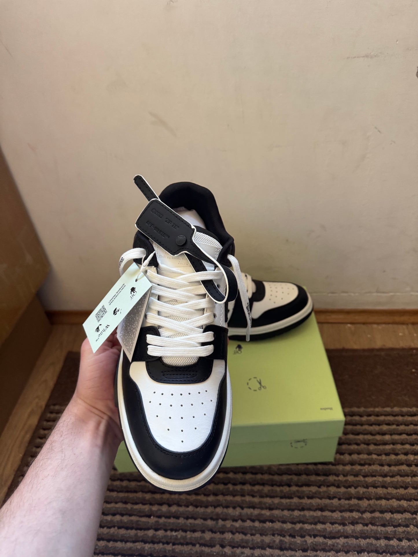 Off White Out of Office Broj 42(Odmah dostupno)