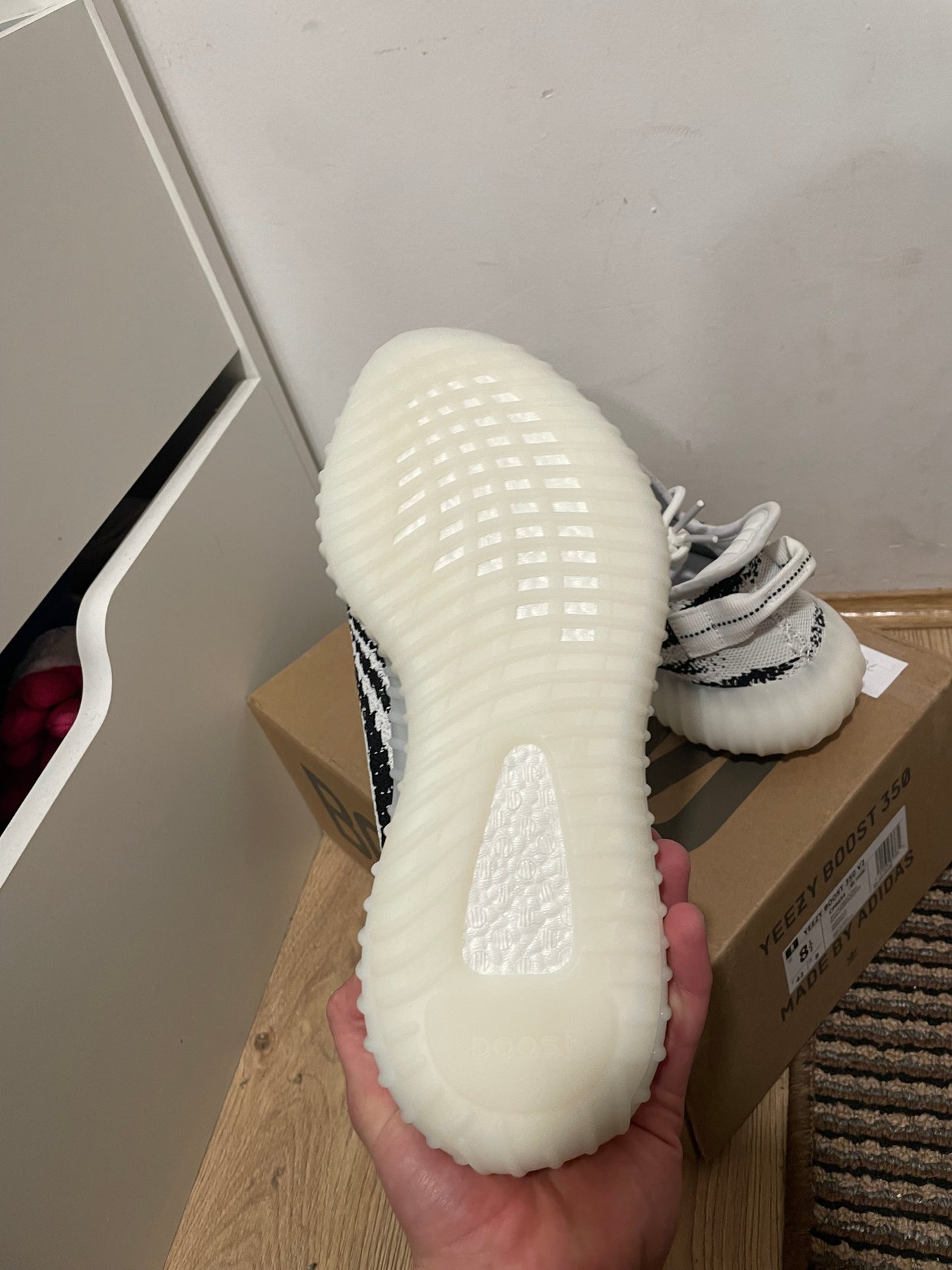 Yeezy350 Zebra Broj 42(Odmah dostupno)