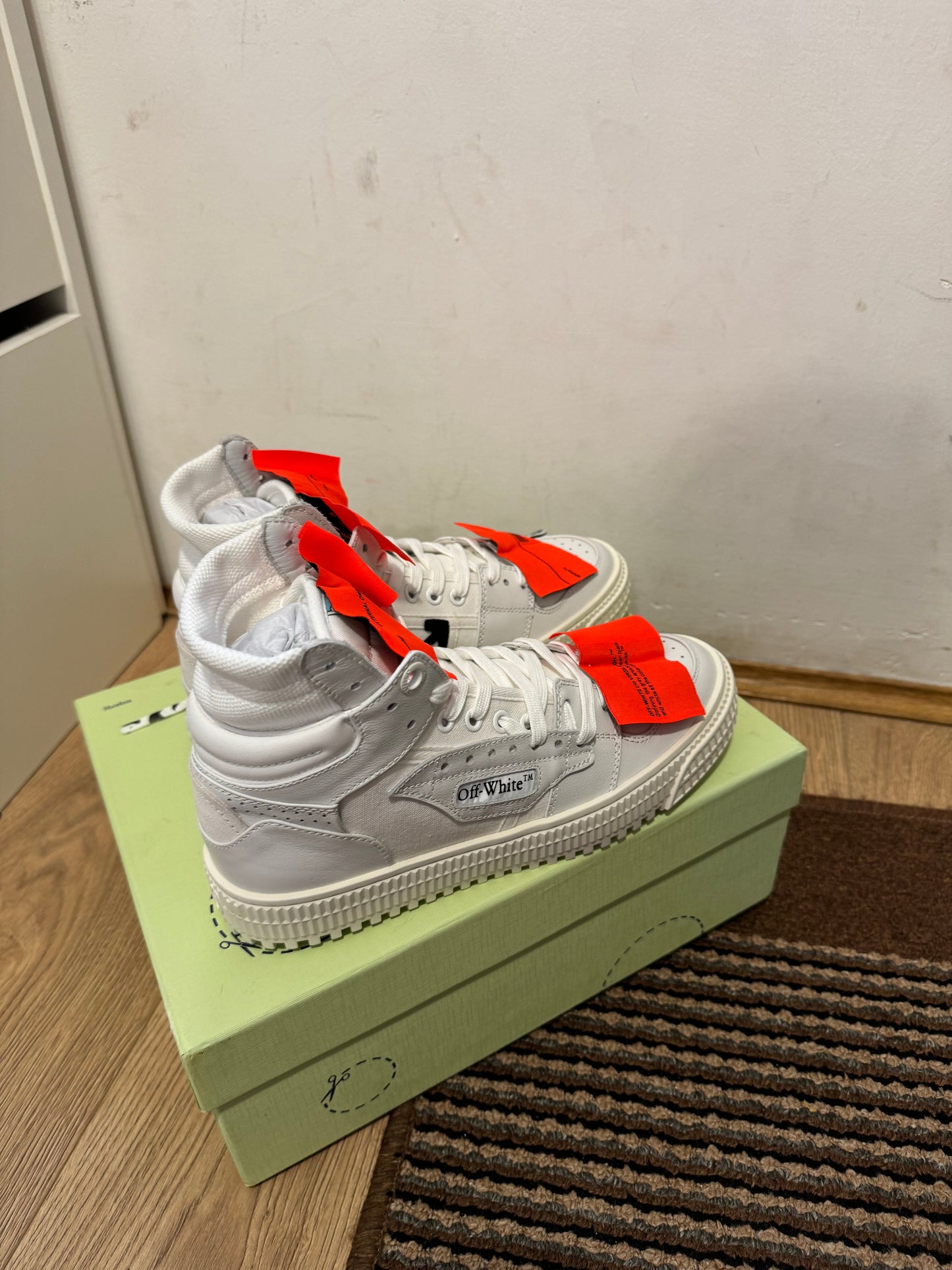Off White Court Broj 39(Odmah dostupno)