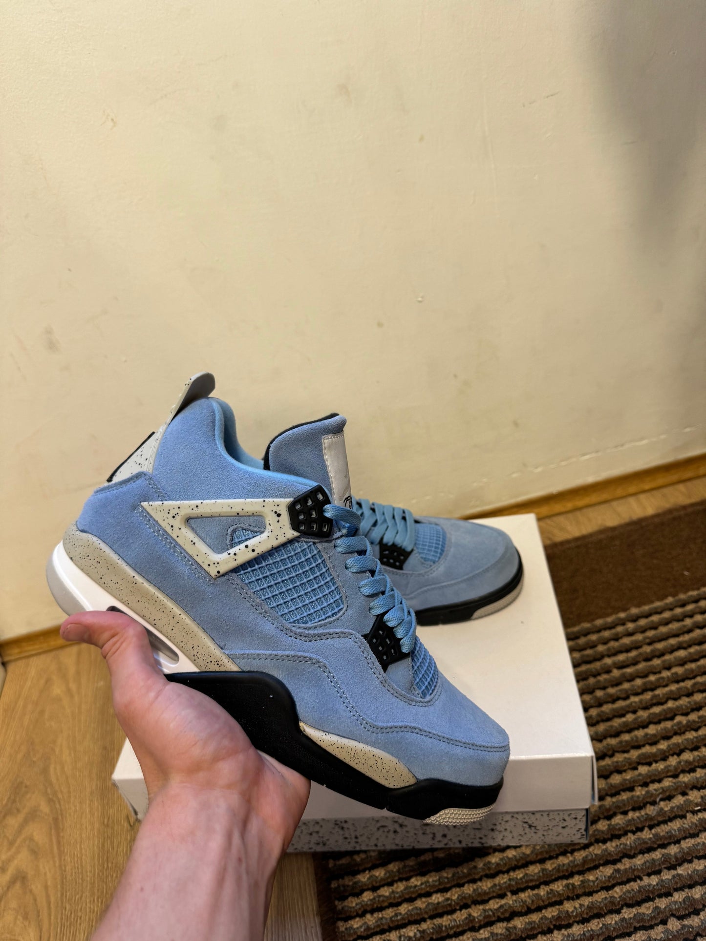 Jordan 4 University Blue Broj 39(Odmah dostupno)