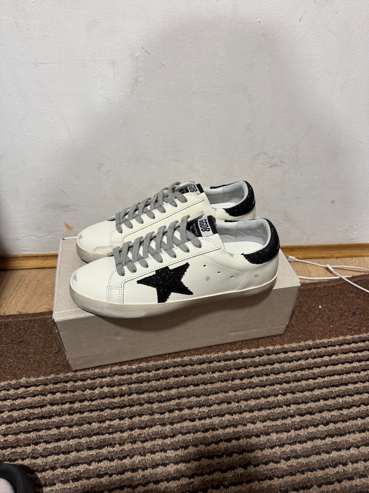 Golden goose 37,41(Odmah dostupne)