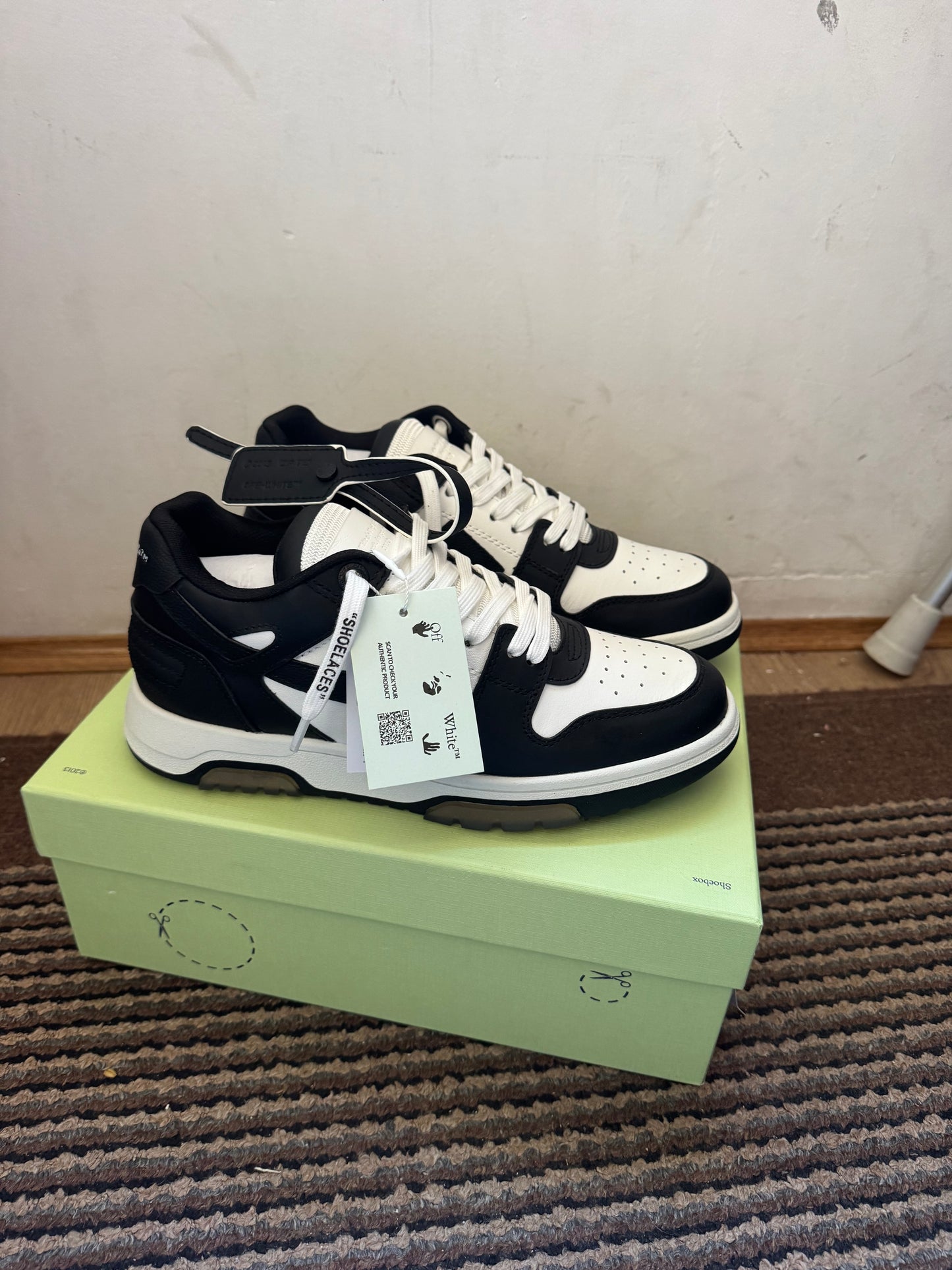 Off White Out of Office Broj 42(Odmah dostupno)