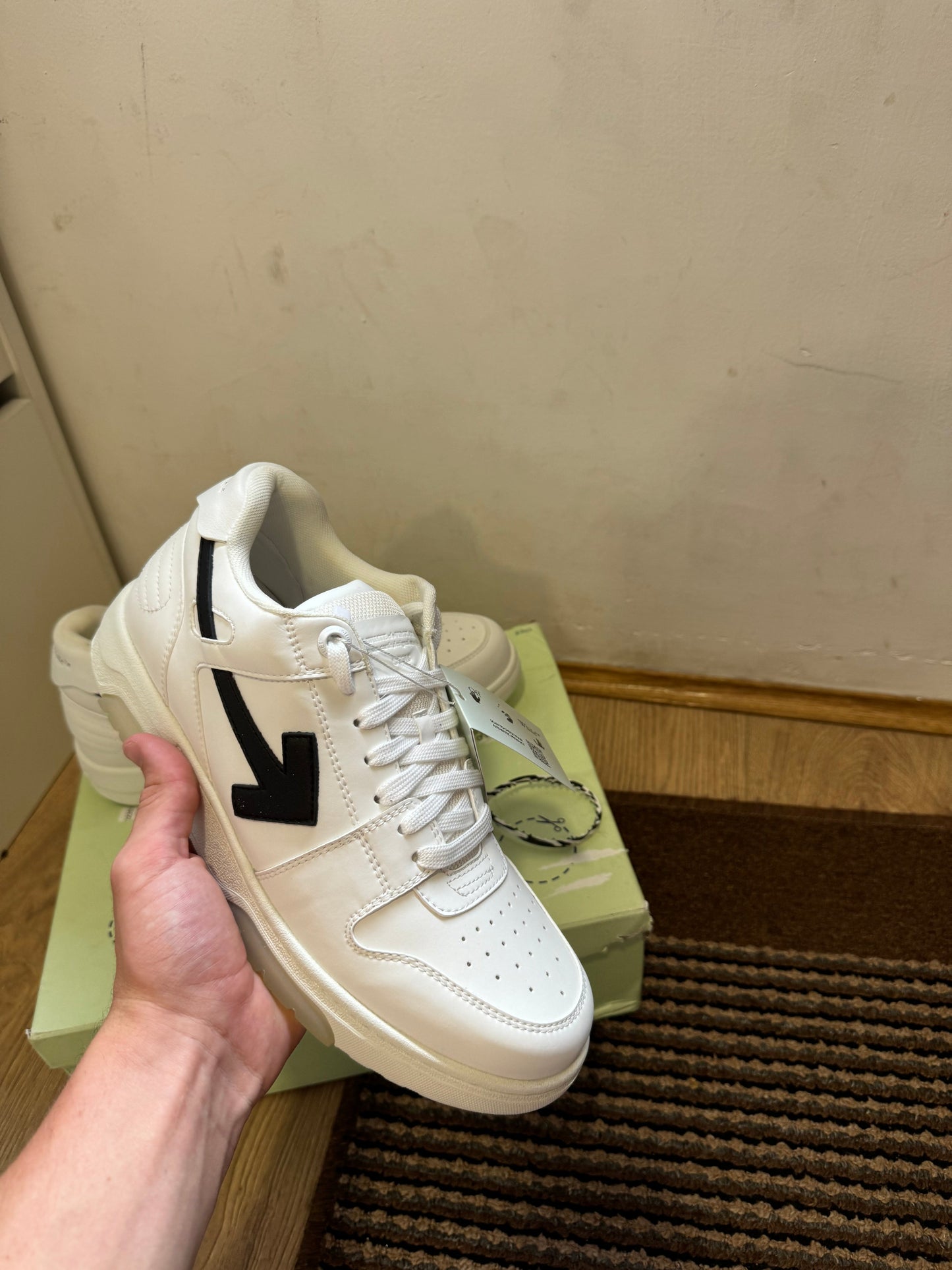 Off White Out of Office Broj 46(Odmah dostupno) NOSENE JEDANPUT!!! OŠTEĆENA KUTIJA!!!