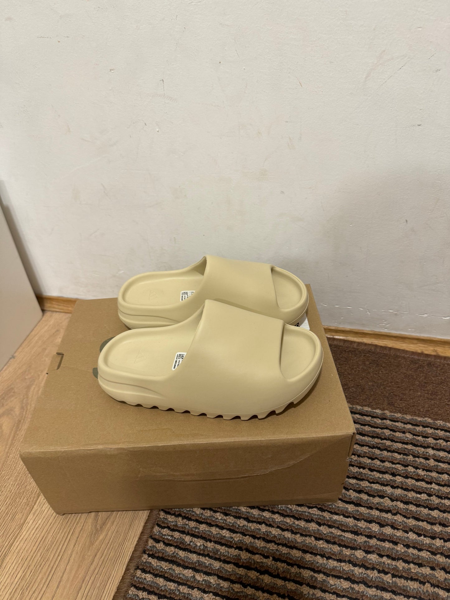 Yeezy Slide Bone Broj 42(Odmah dostupno)