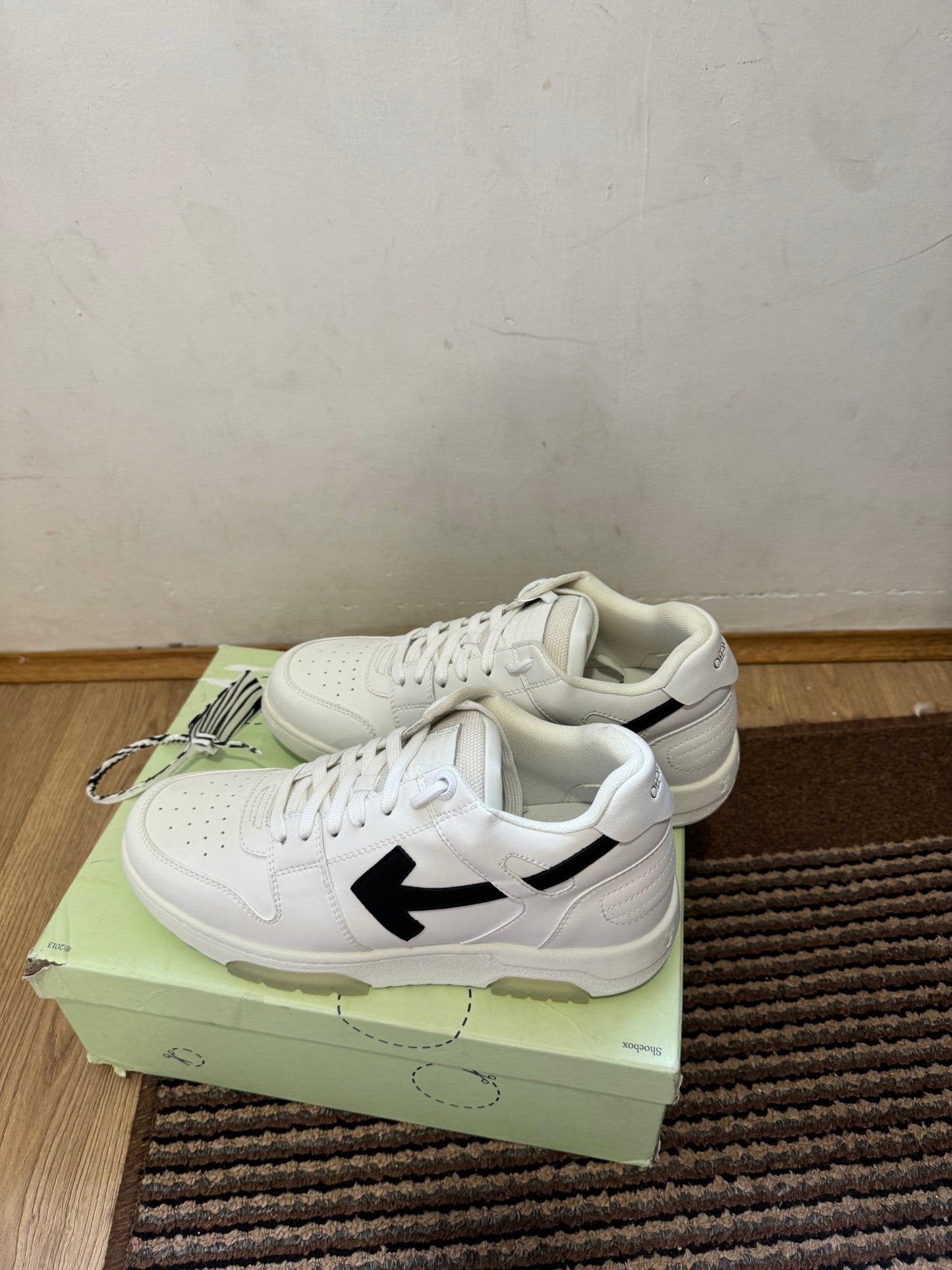 Off White Out of Office Broj 46(Odmah dostupno) NOSENE JEDANPUT!!! OŠTEĆENA KUTIJA!!!