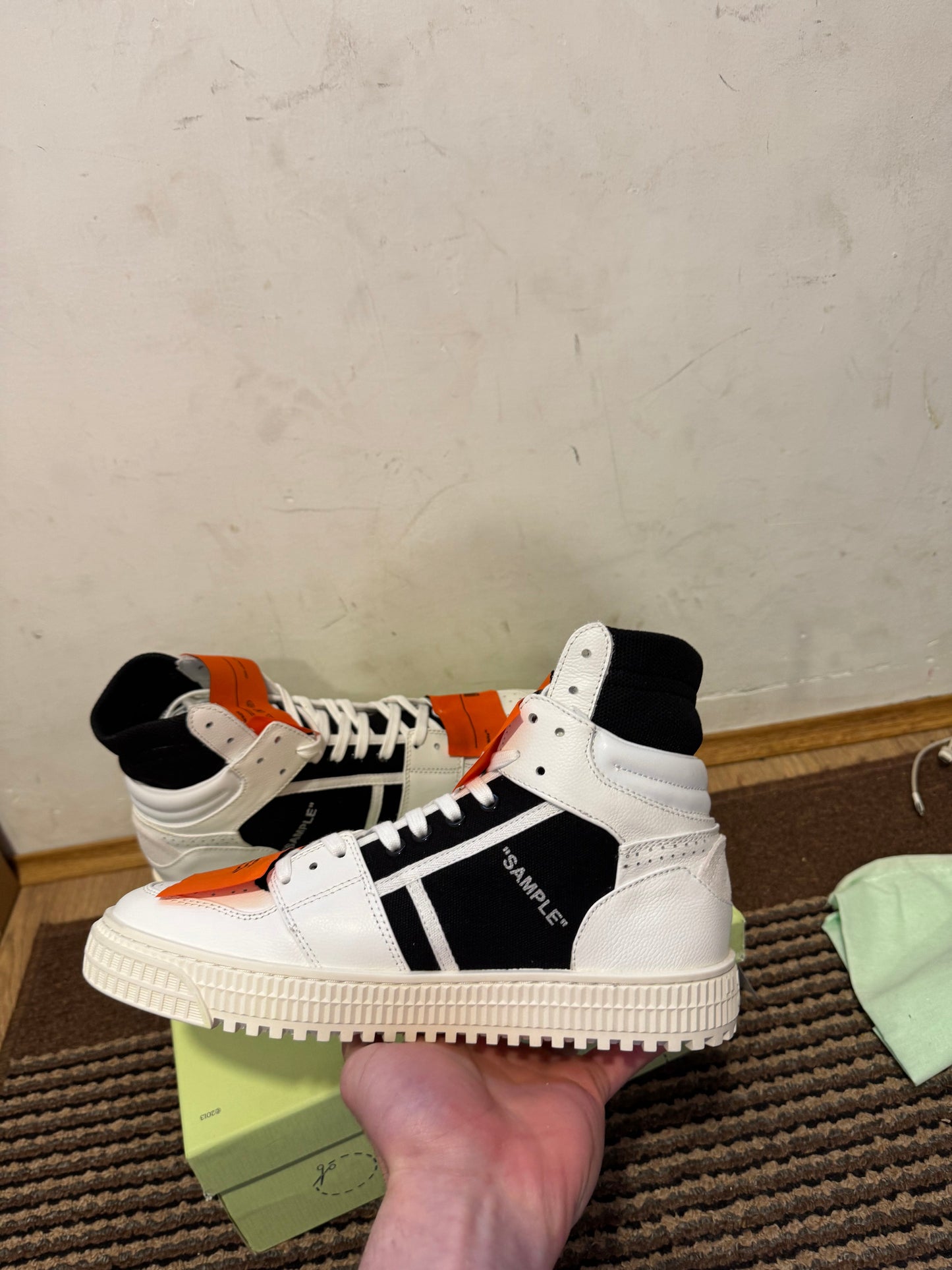 Off White Court Broj 43(Odmah dostupno)