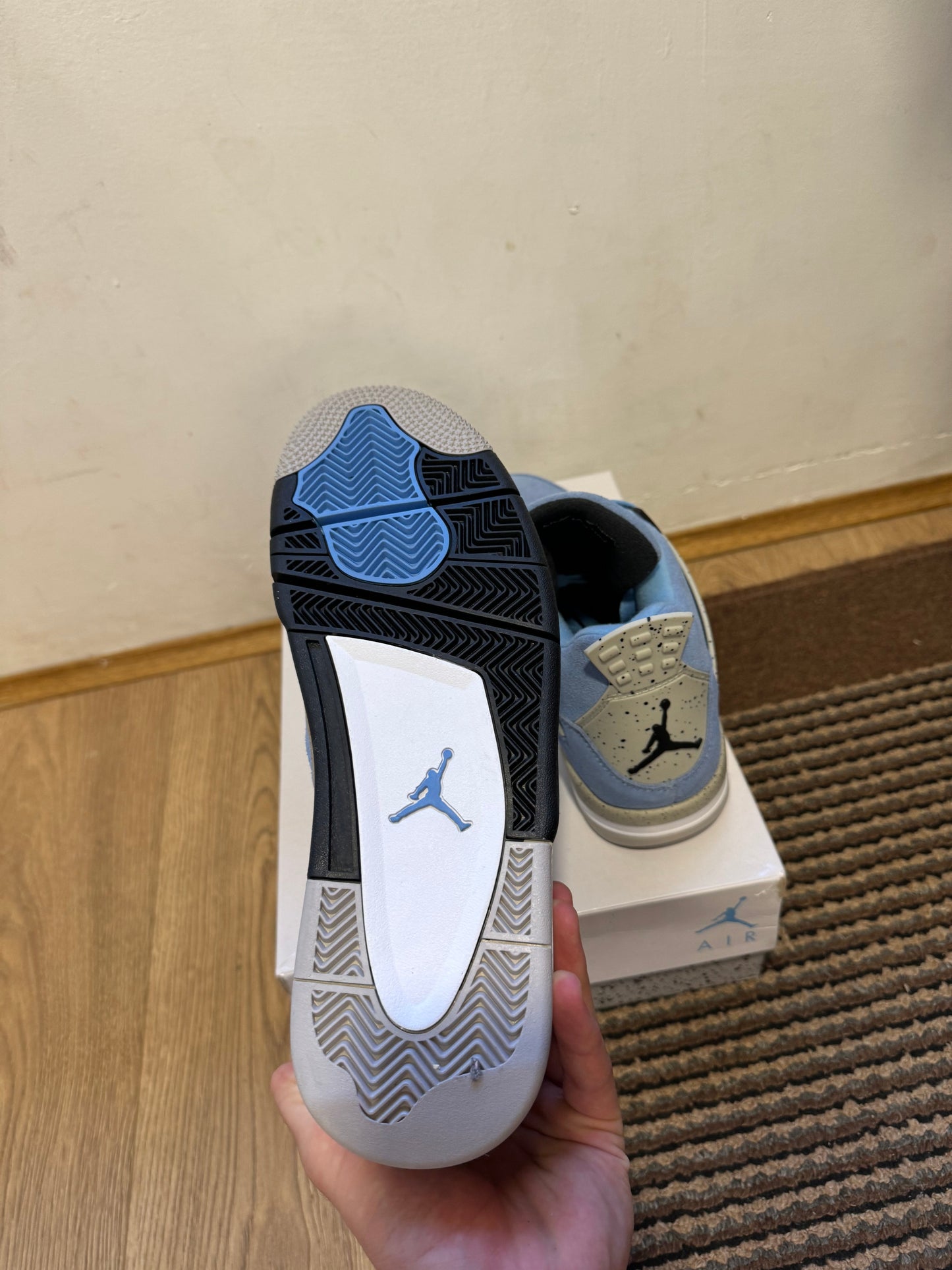 Jordan 4 University Blue Broj 39(Odmah dostupno)