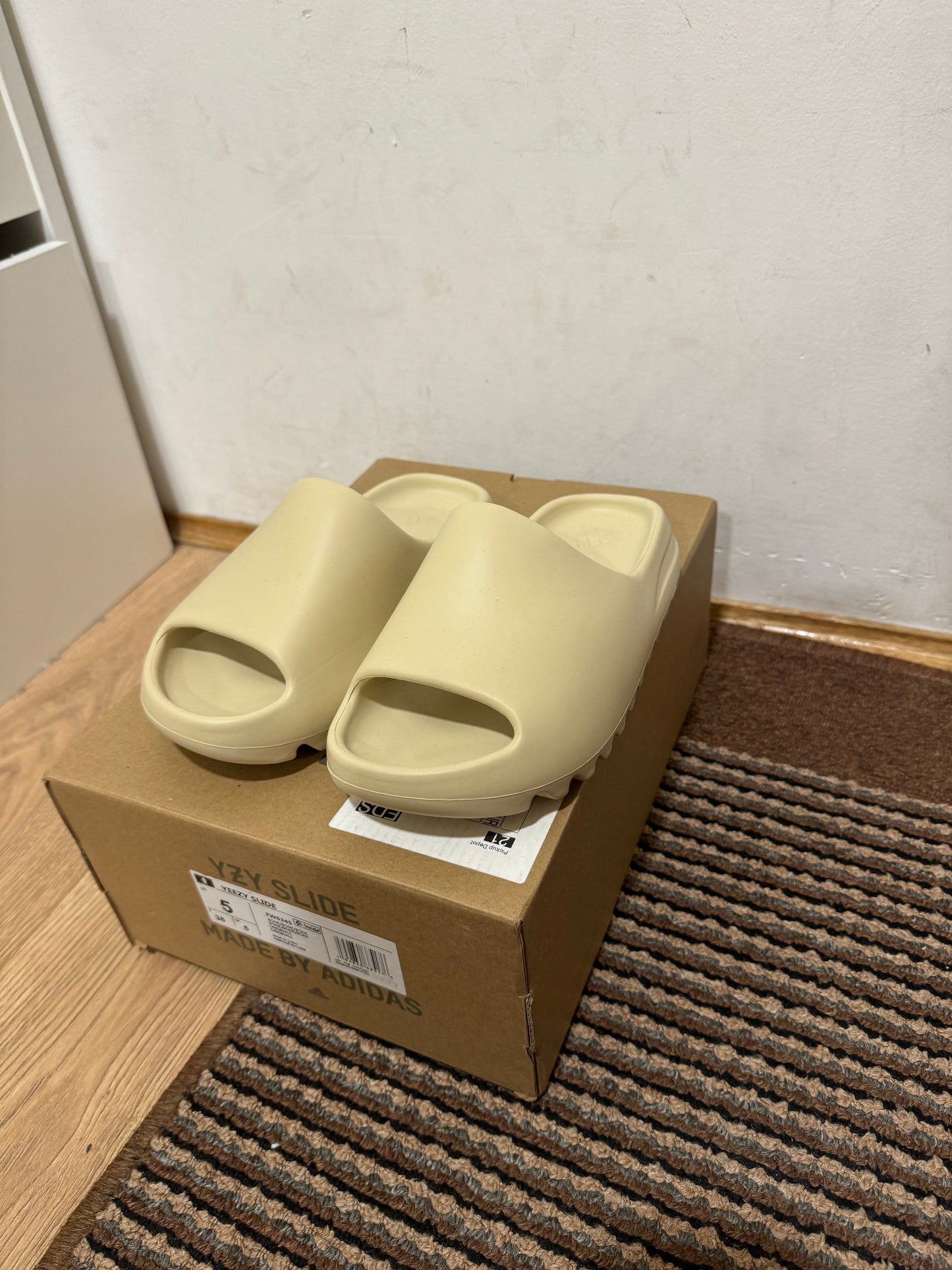 Yeezy Slide Bone Broj 42(Odmah dostupno)