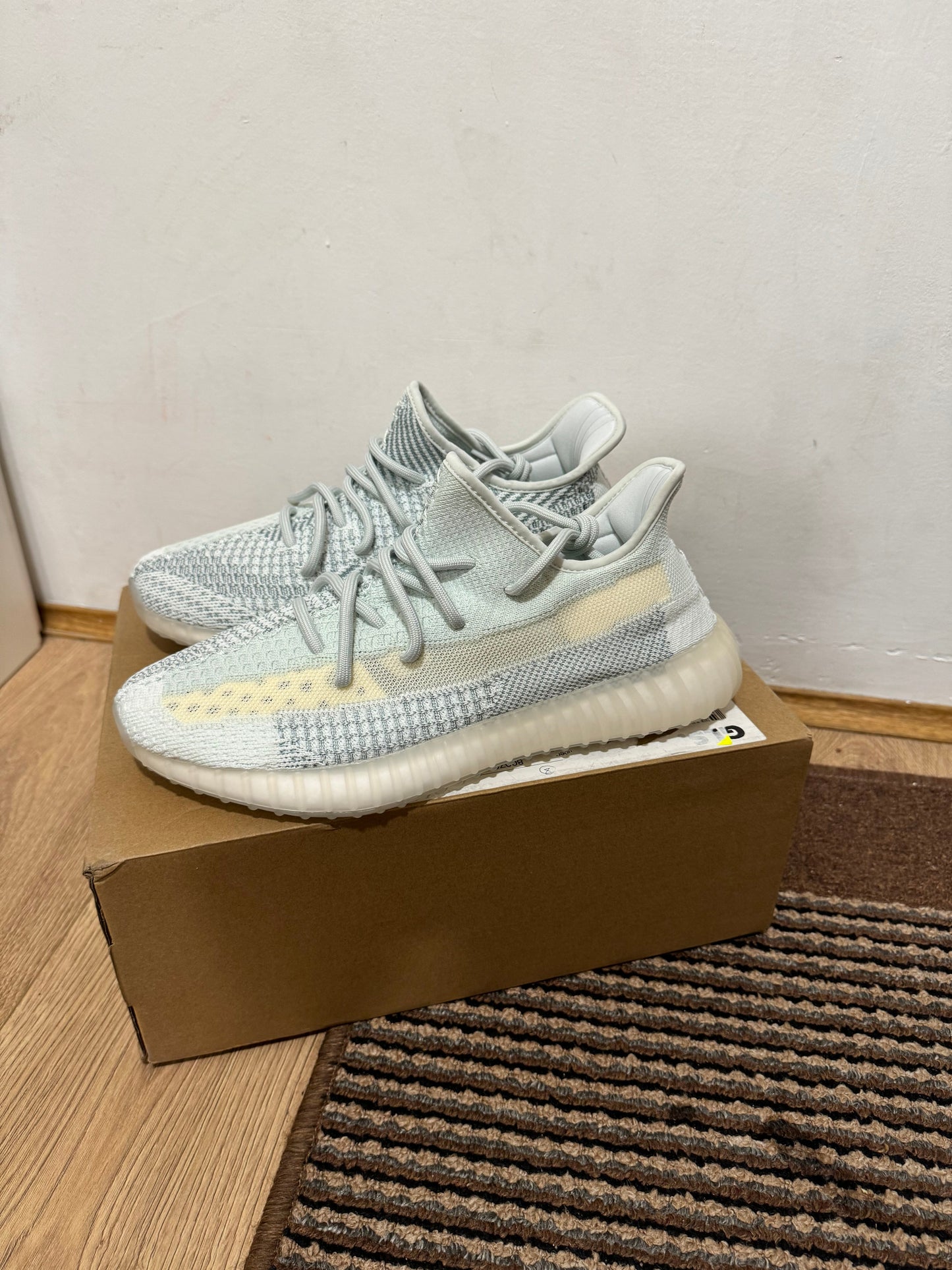 Yeezy 350 Cloud White Broj 41(Odmah dostupno)