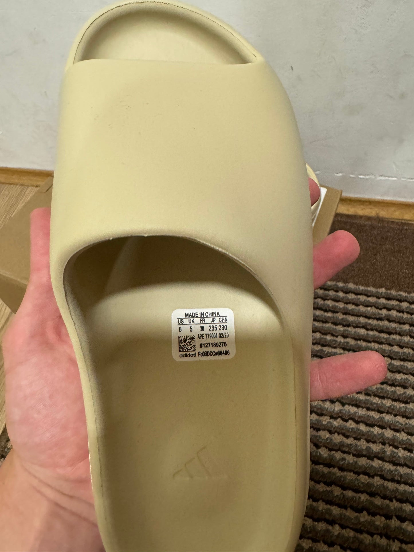 Yeezy Slide Bone Broj 42(Odmah dostupno)