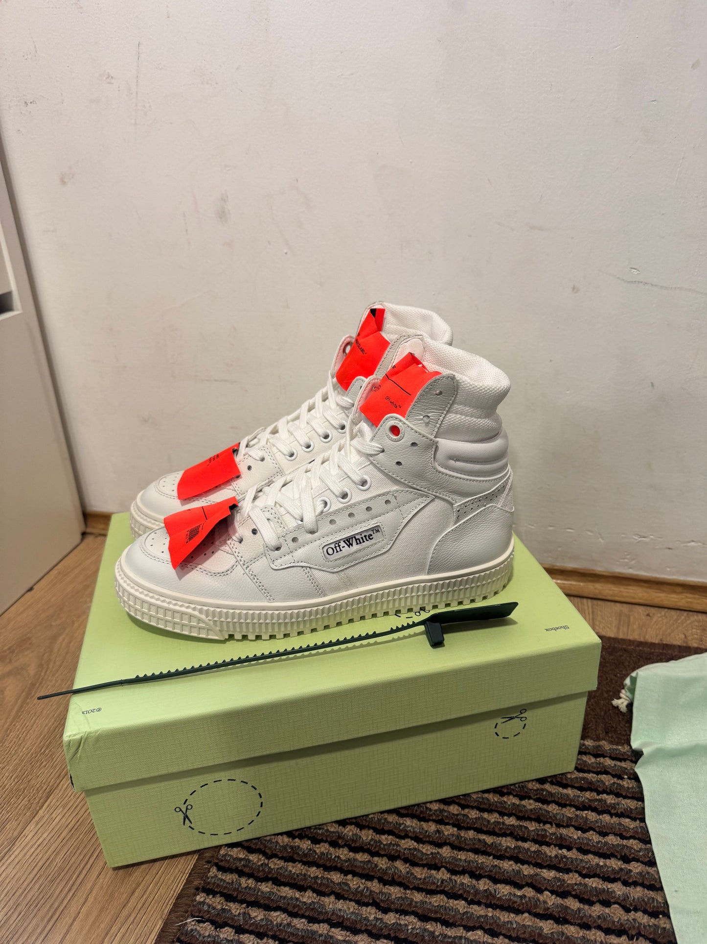 Off White Court Broj 40(Odmah dostupno)