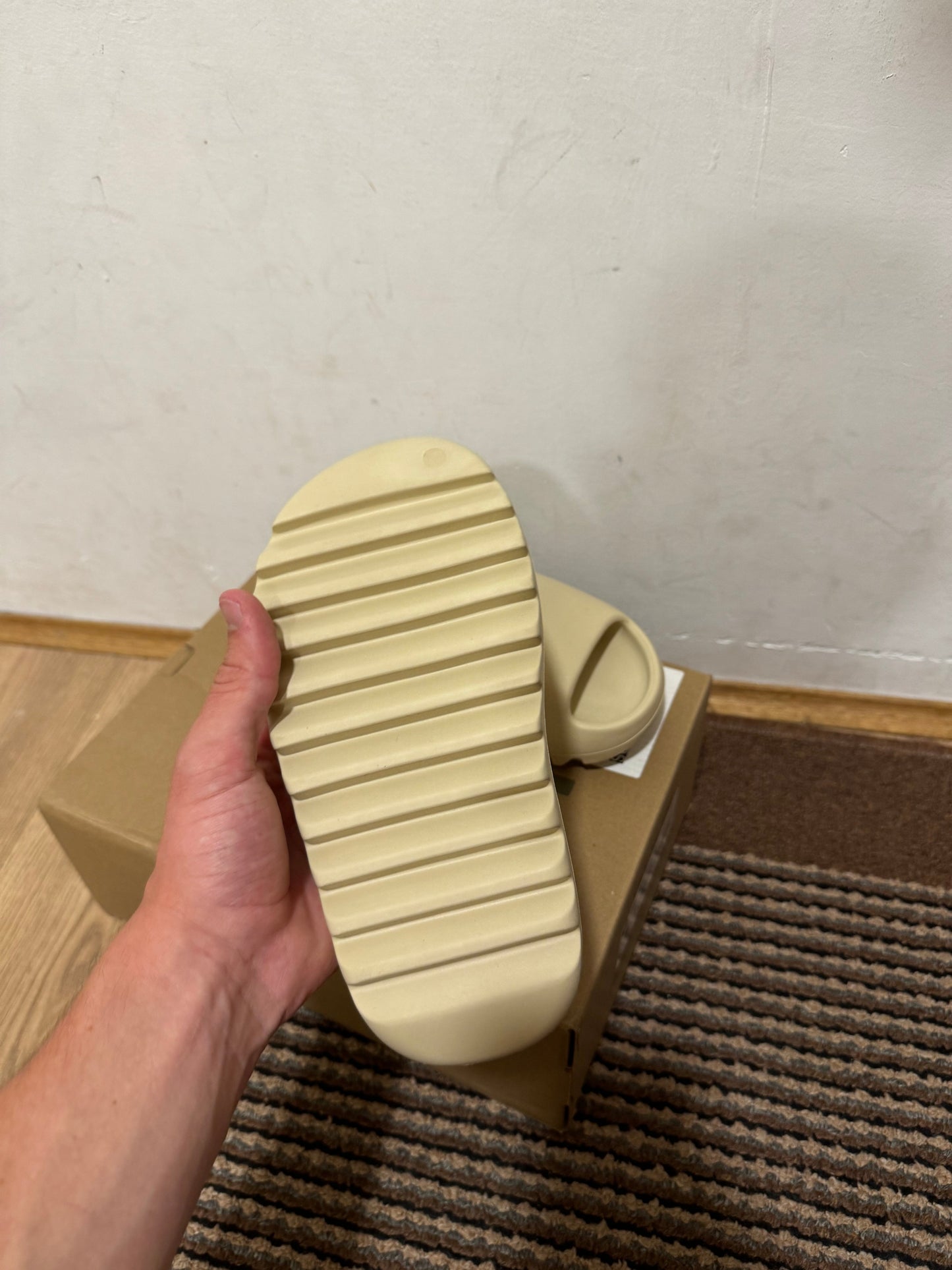 Yeezy Slide Bone Broj 42(Odmah dostupno)