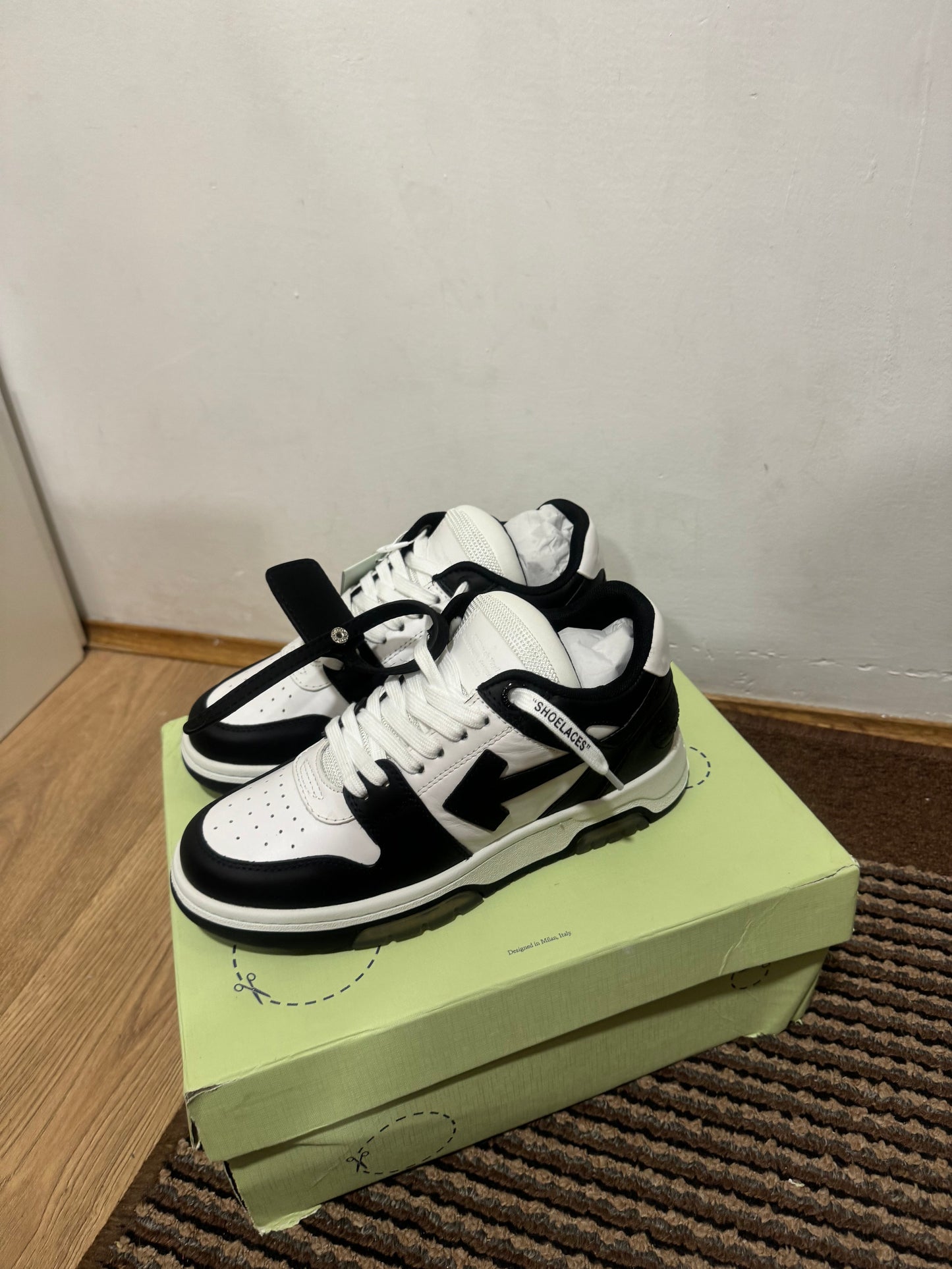 Off White Out of Office Broj 39(Odmah dostupno)