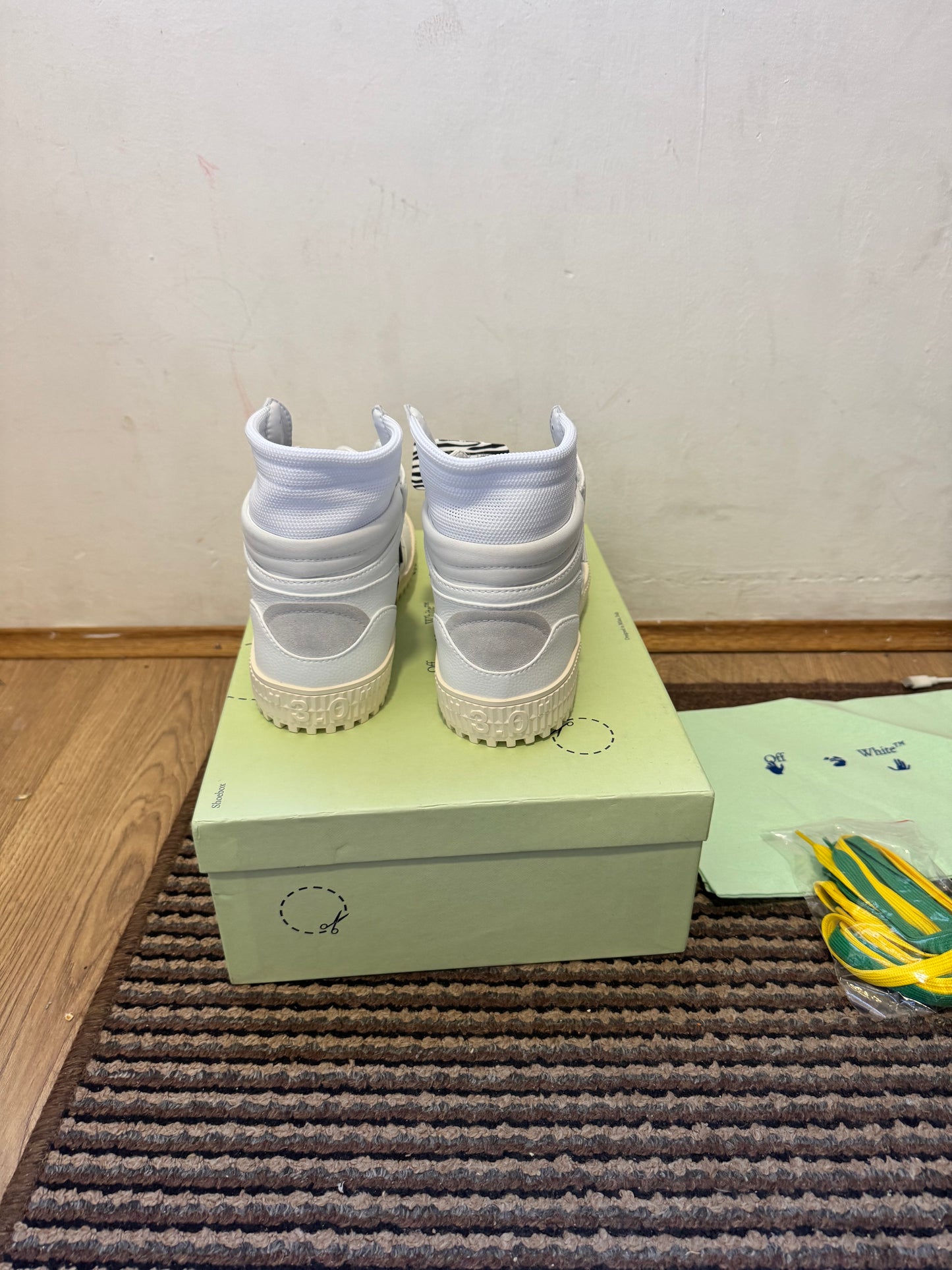 Off White Court Broj 39,46(Odmah dostupno)