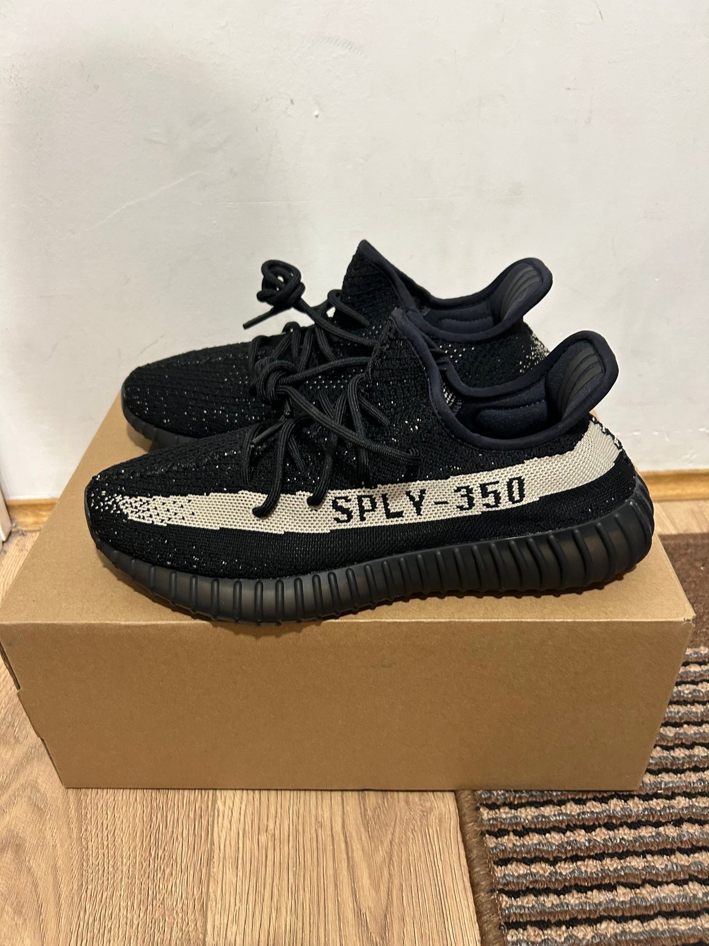 Yeezy 350 Oreo Broj 41(Odmah dostupno)