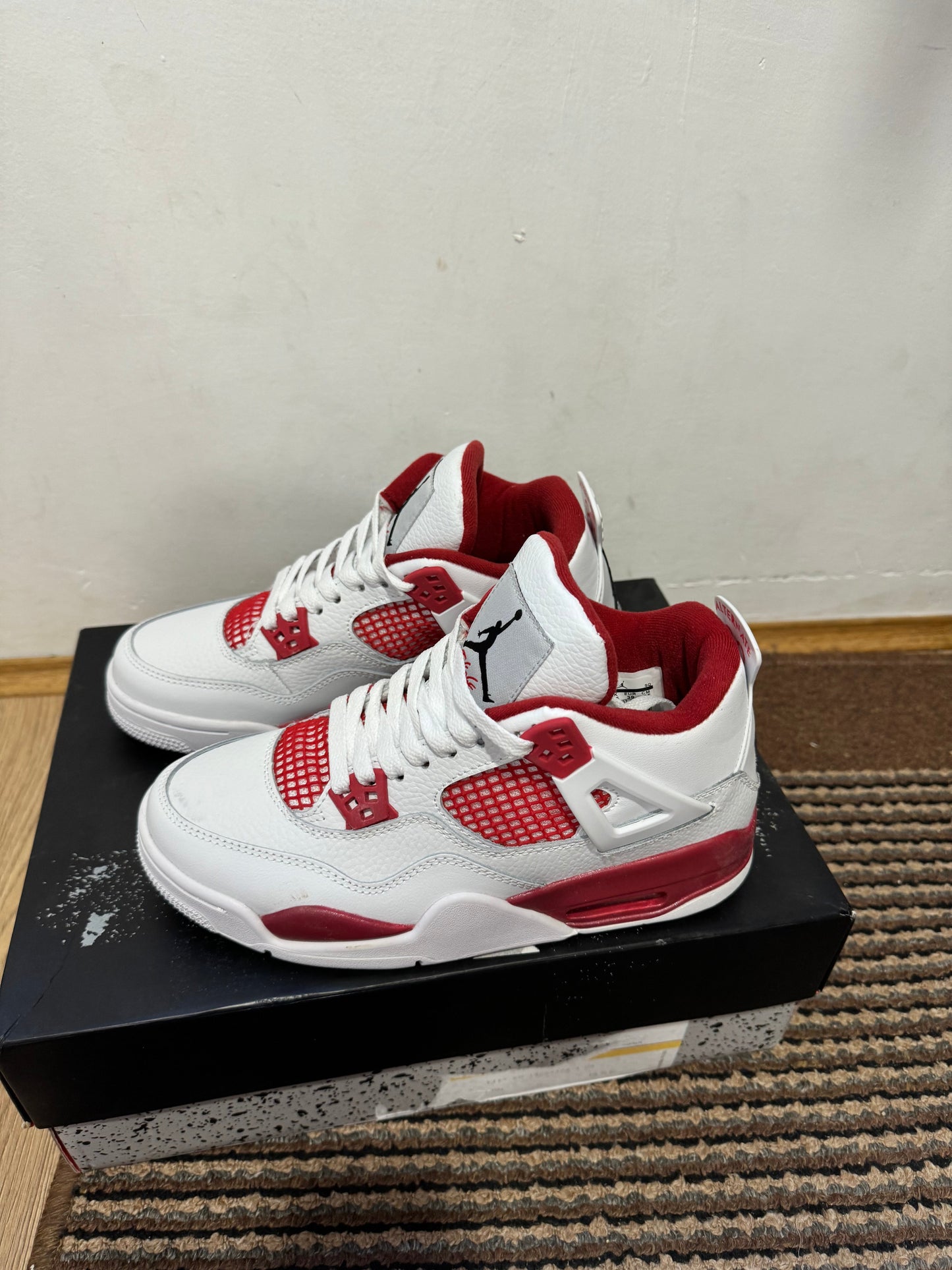 Jordan 4 Alternate Broj 39 (Odmah dostupne)