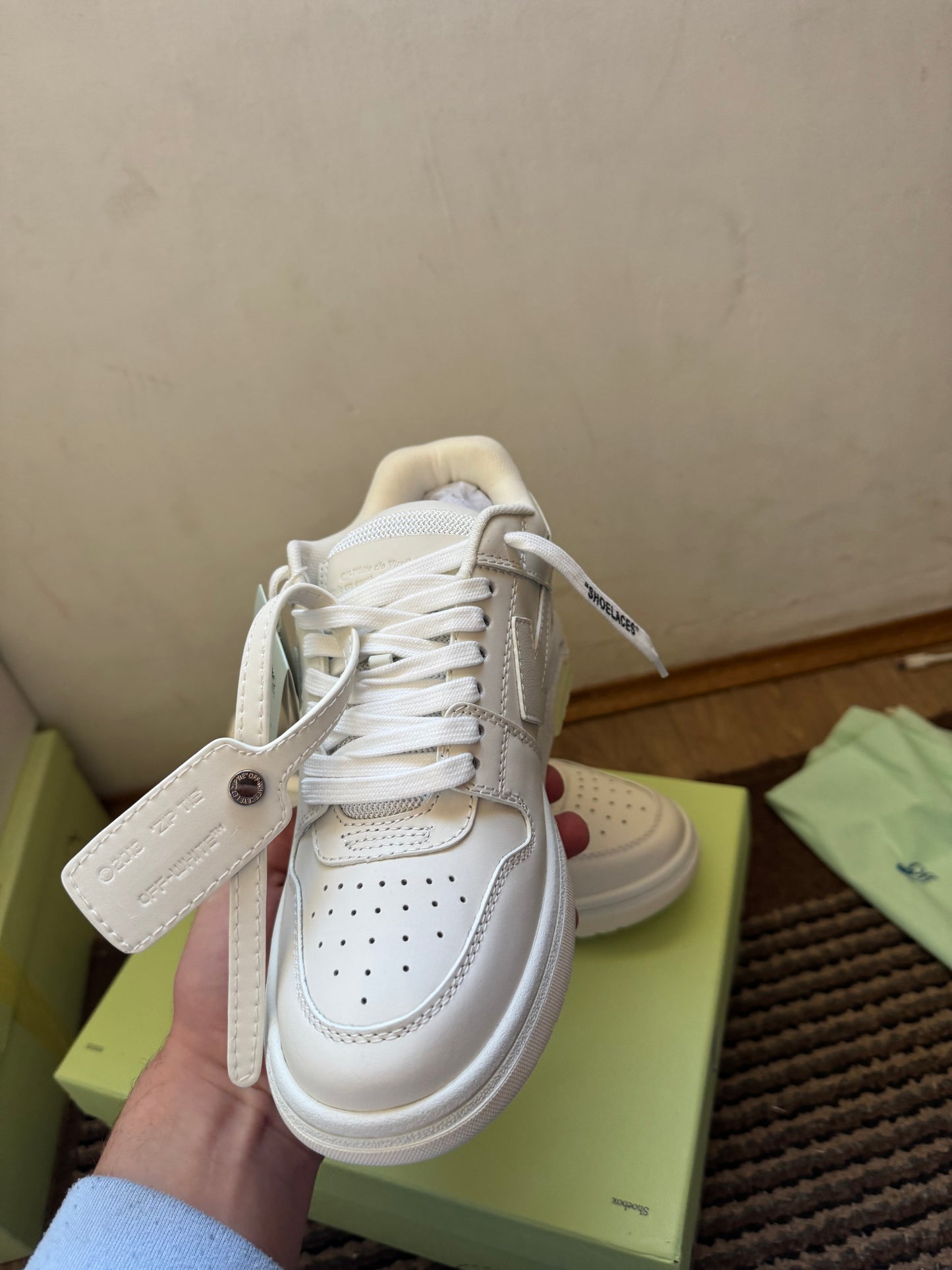 Off White Out of Office Broj 44(Odmah dostupno)