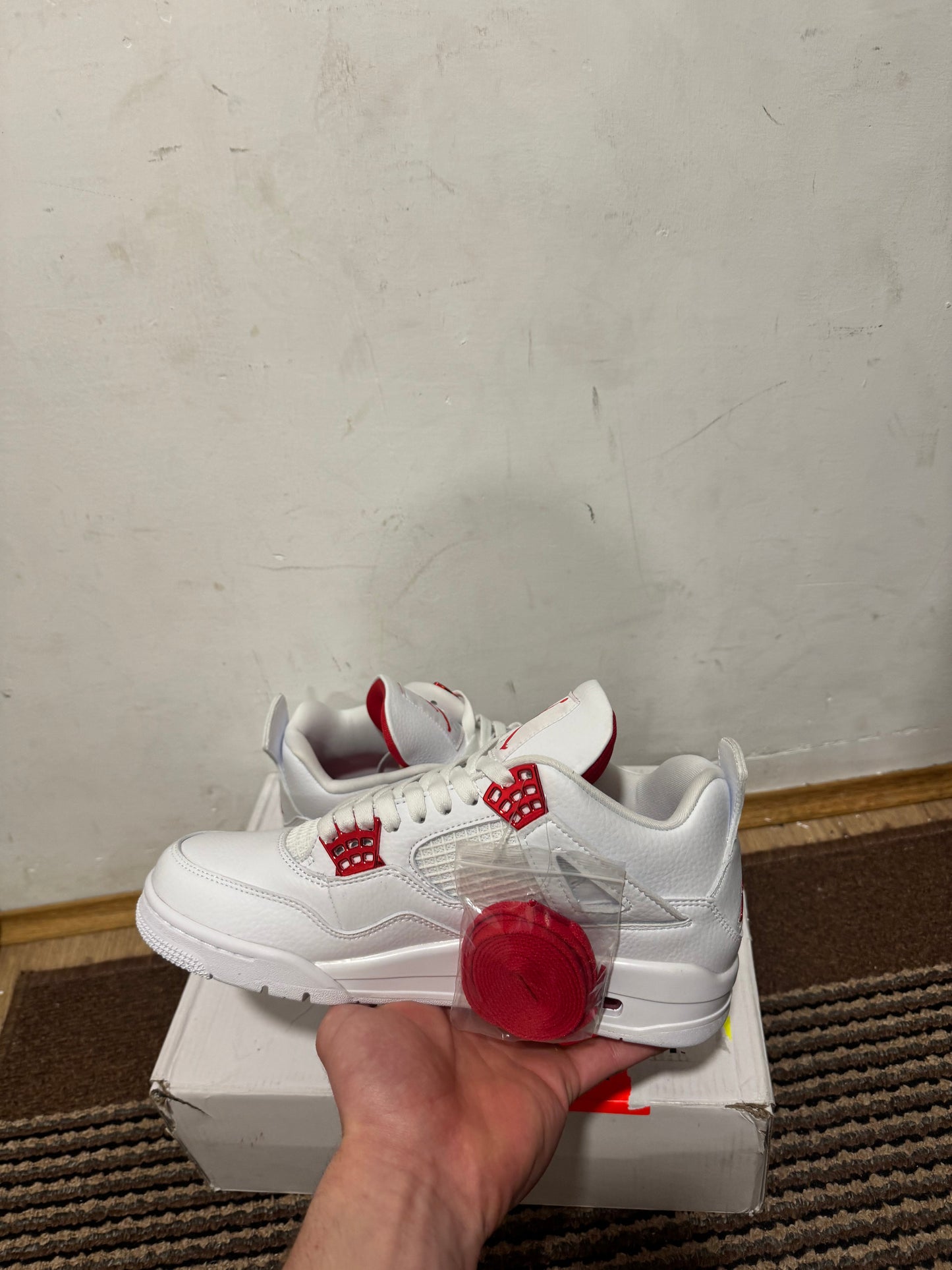 Jordan 4 Metalic Red Broj 42(Odmah dostupne)