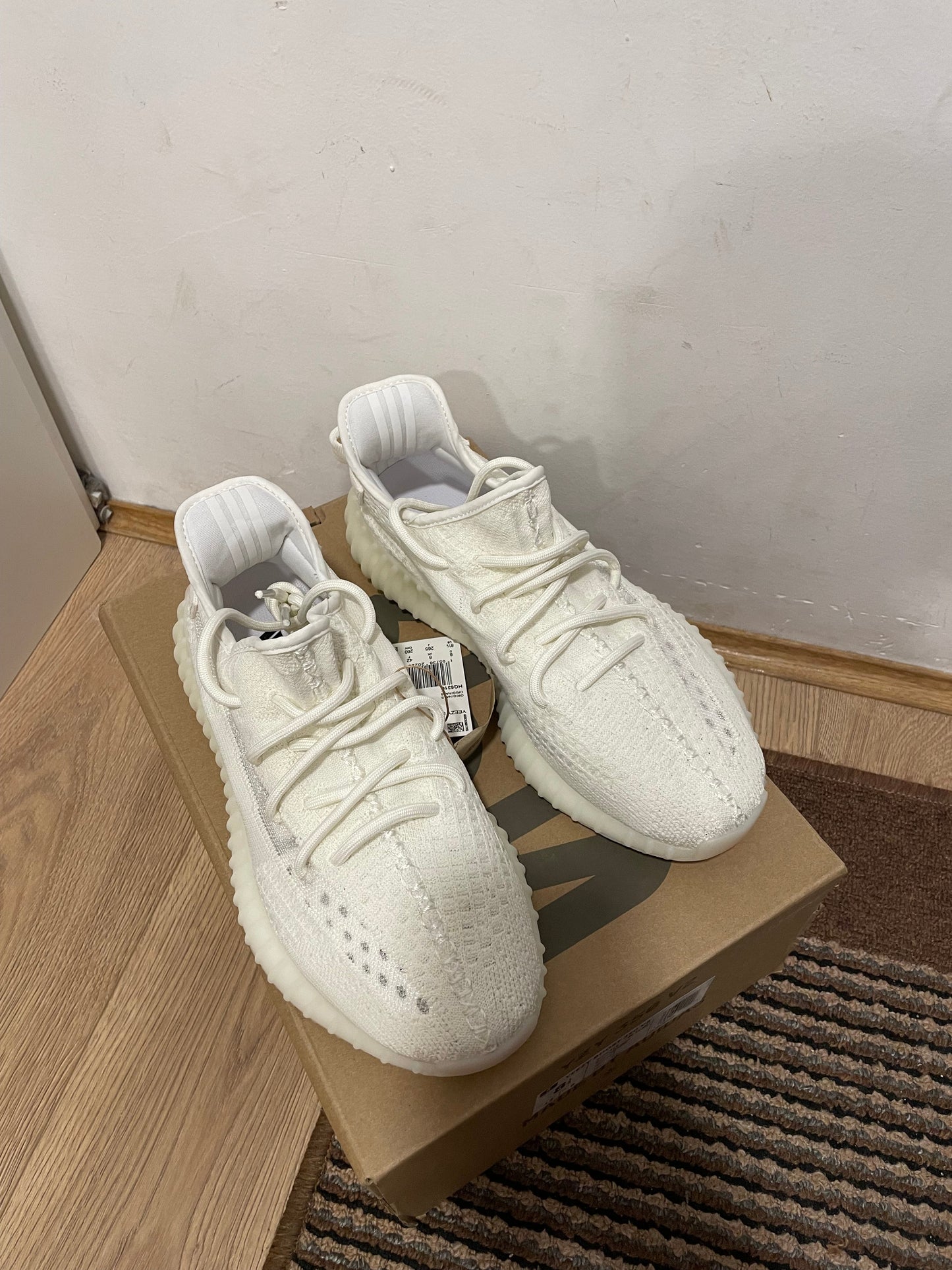 Yeezy 350 Bone Broj 37,44,46(Odmah dostupno)