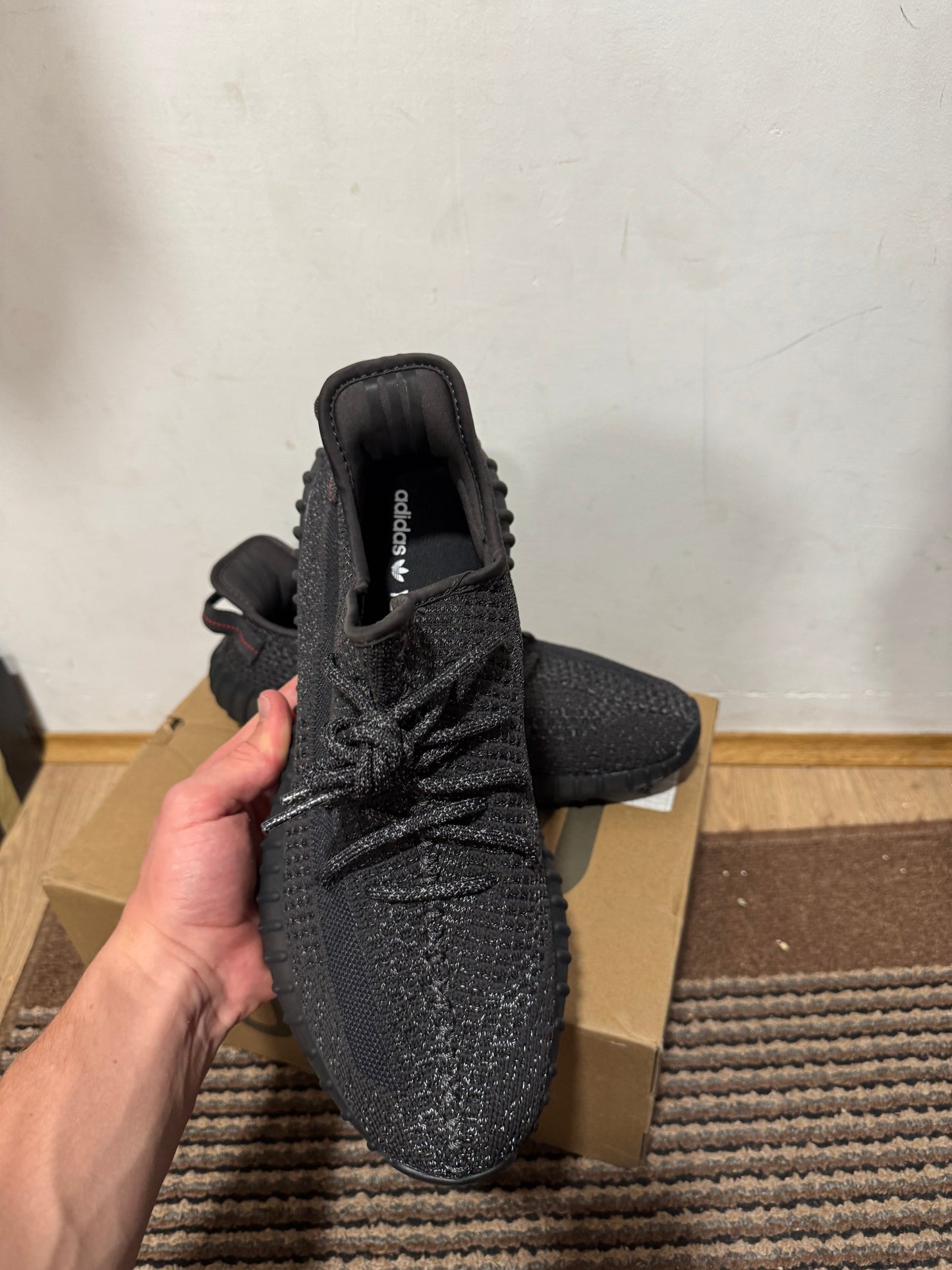 Yeezy 350 Black Static Broj 39(Odmah Dostupno)