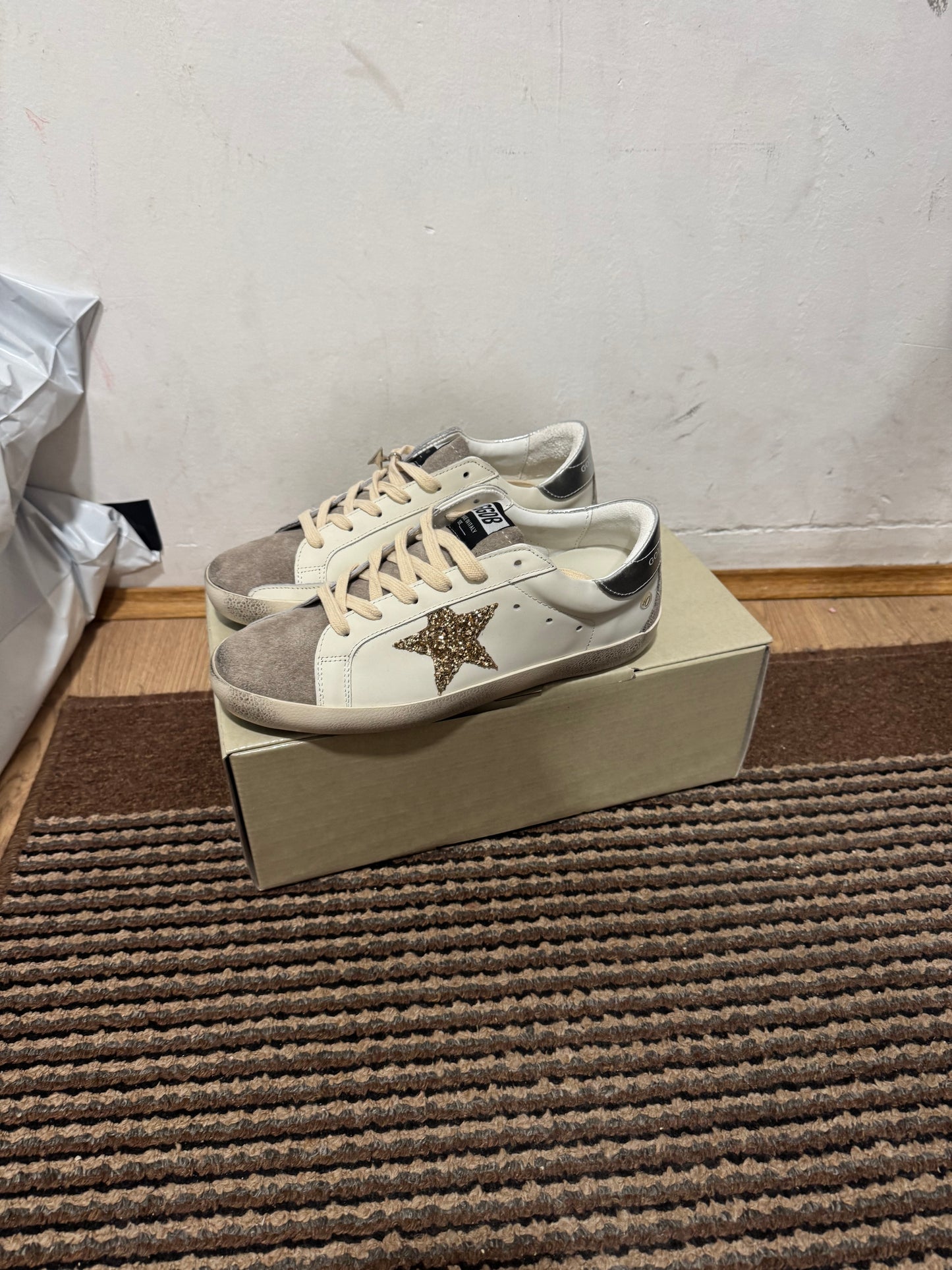 Golden Goose Broj 40(Odmah dostupno)