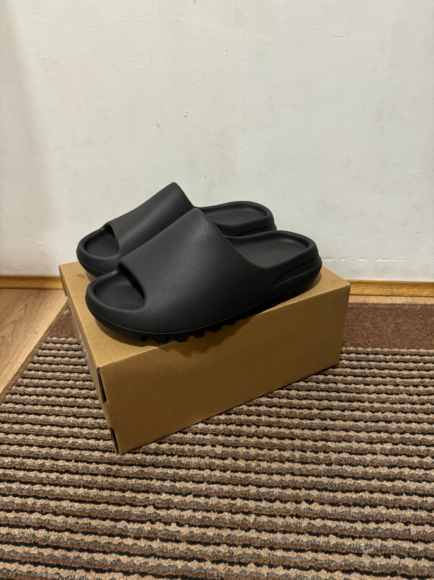 Yeezy Slide Onyx Broj 38,42(Odmah dostupno)