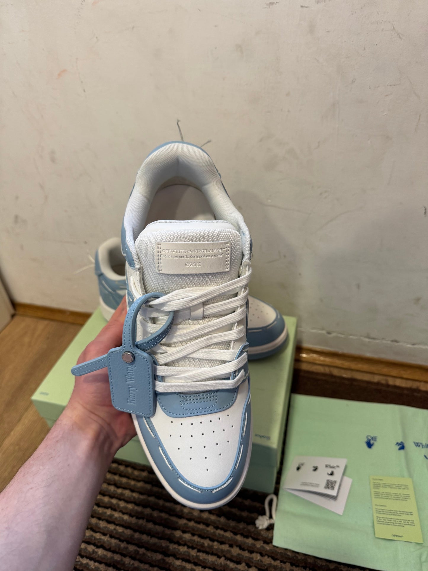 Off White Out of Office Broj 43(Odmah dostupno)