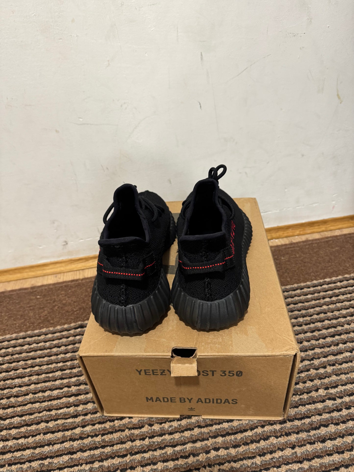 Yeezy 350 Bred Broj 37,44,46(Odmah Dostupno)