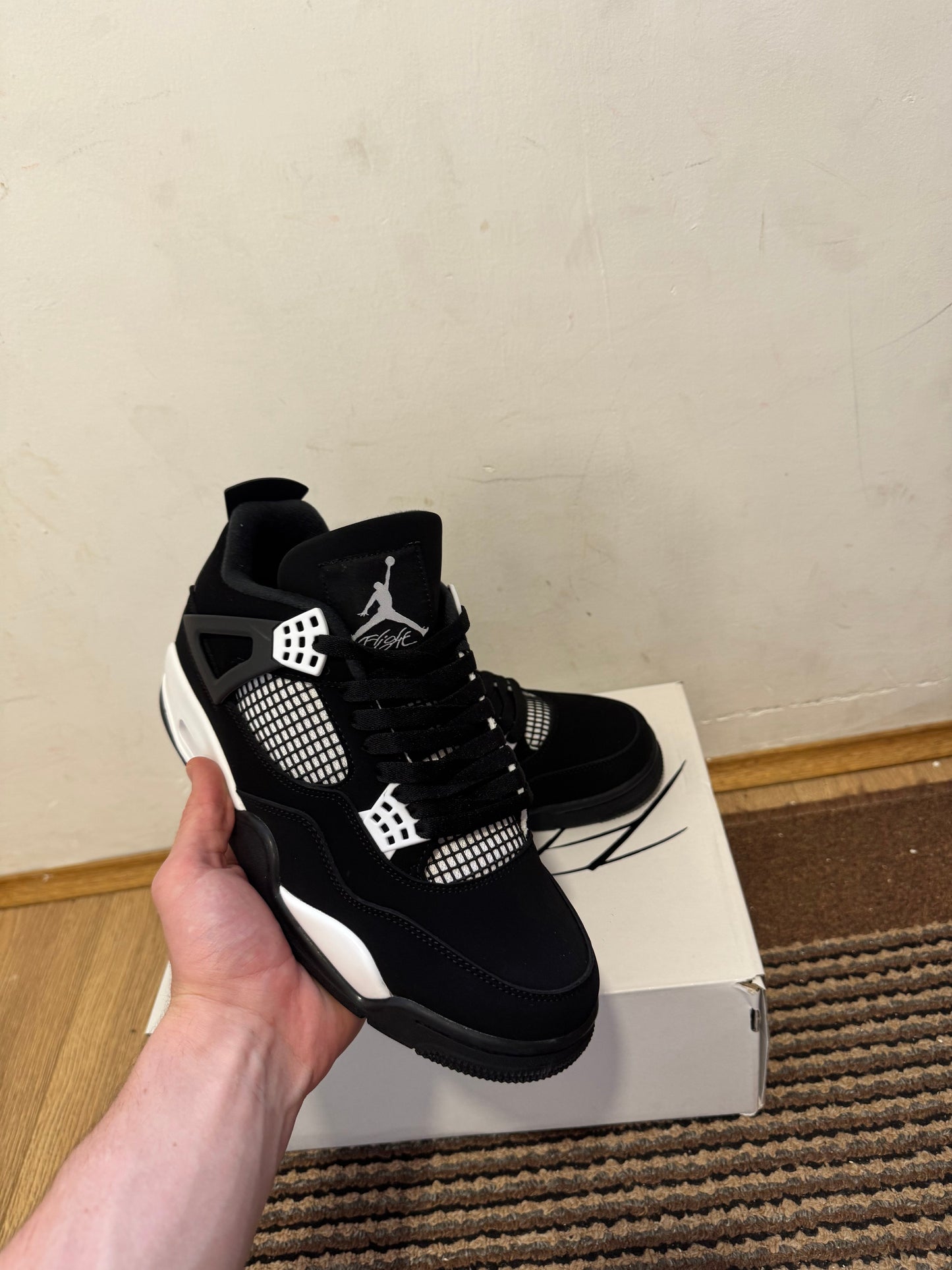 Jordan 4 White Thubder Broj 42(Odmah dostupno)