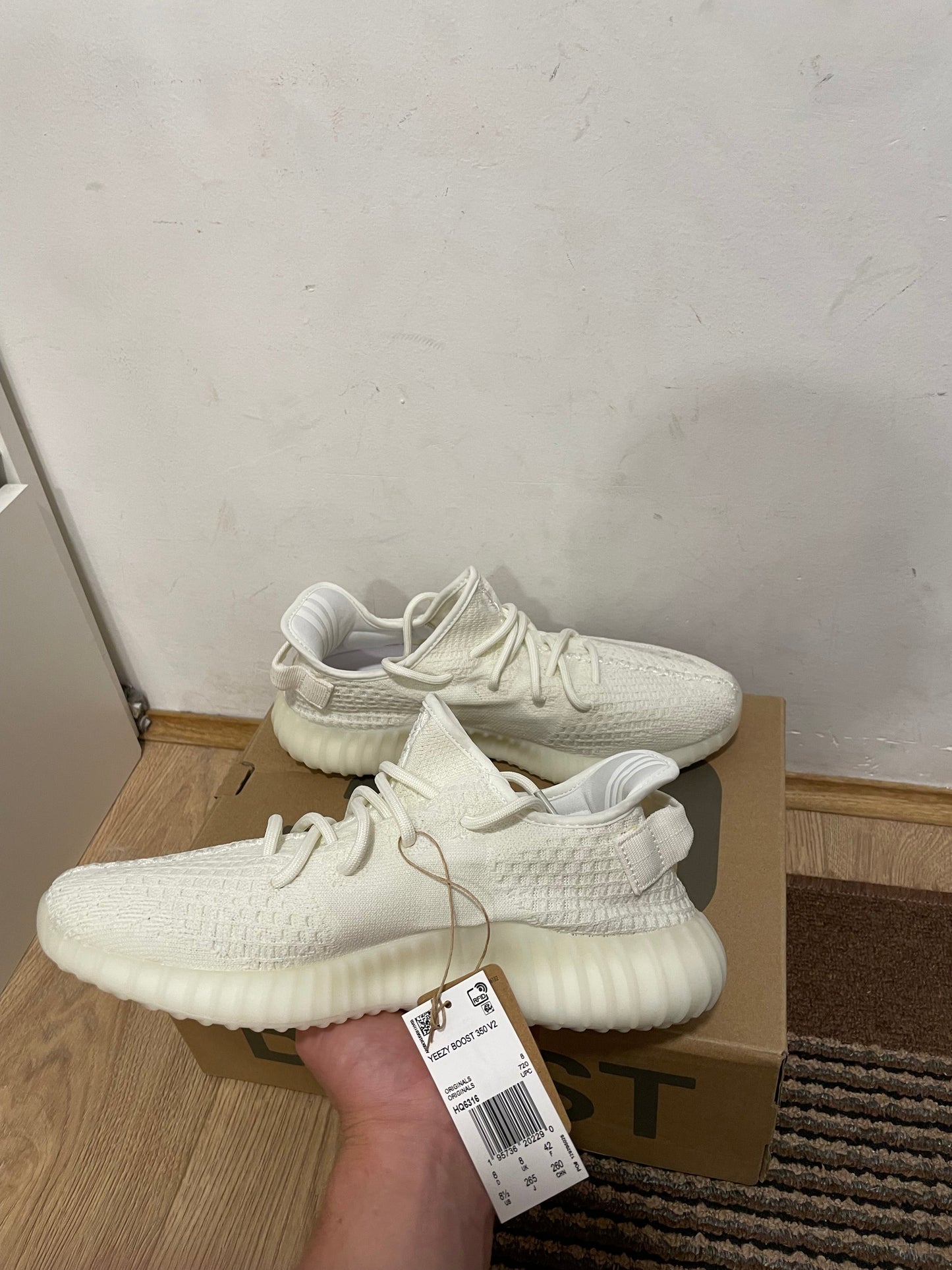 Yeezy 350 Bone Broj 37,44,46(Odmah dostupno)