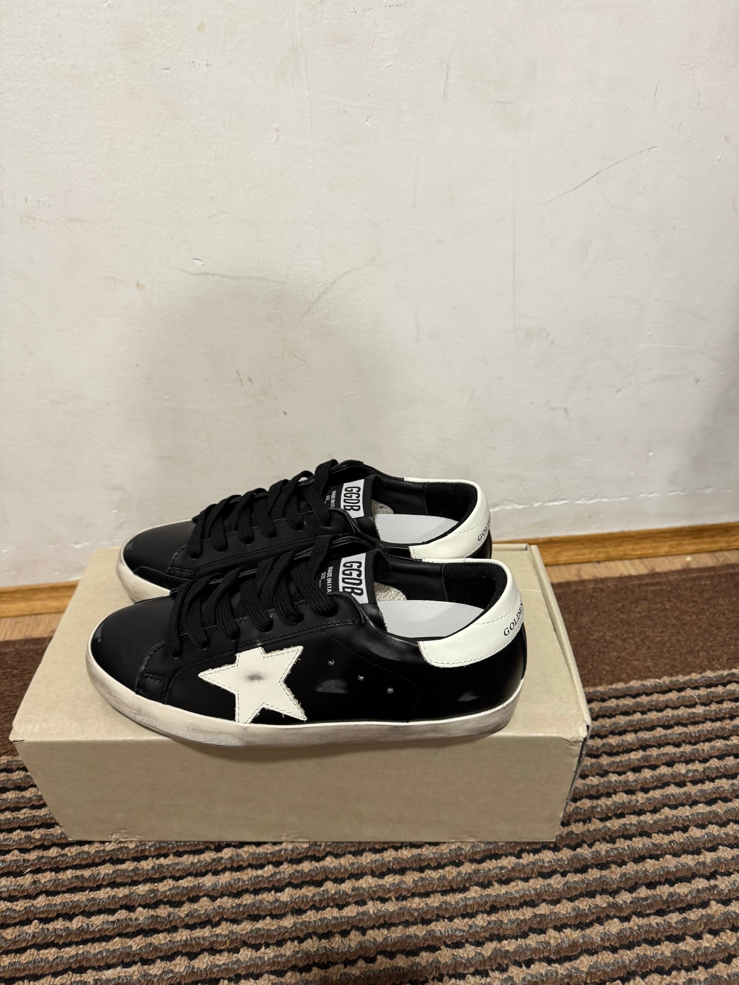 Golden Goose Broj 42,45(Odmah dostupno)