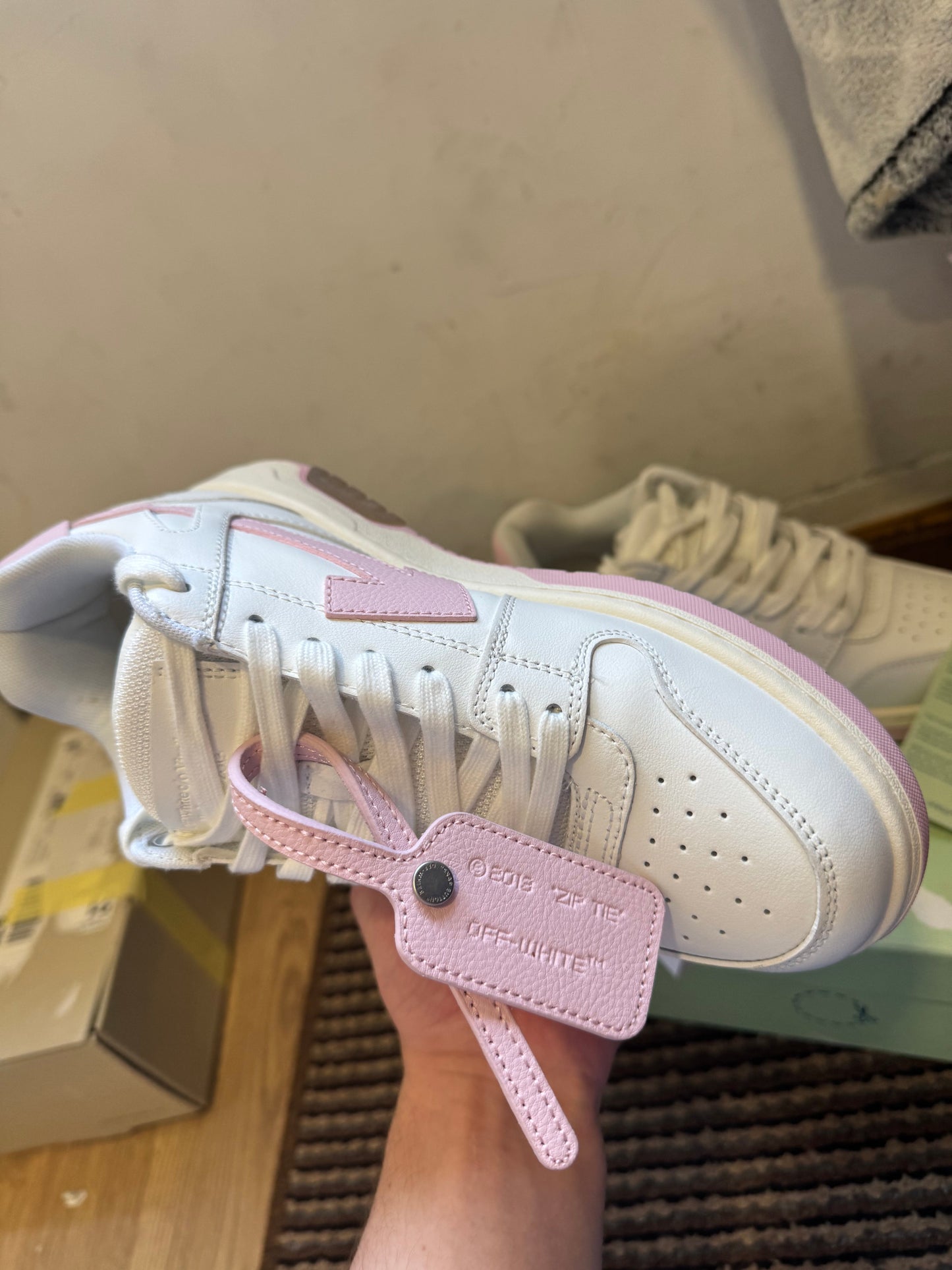 Off White Out of Office Broj 41(Odmah dostupno)