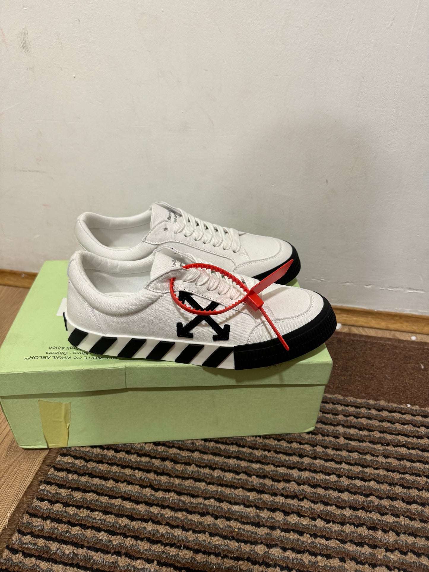Off White Court Low Broj 44,45(Odmah dostupno)
