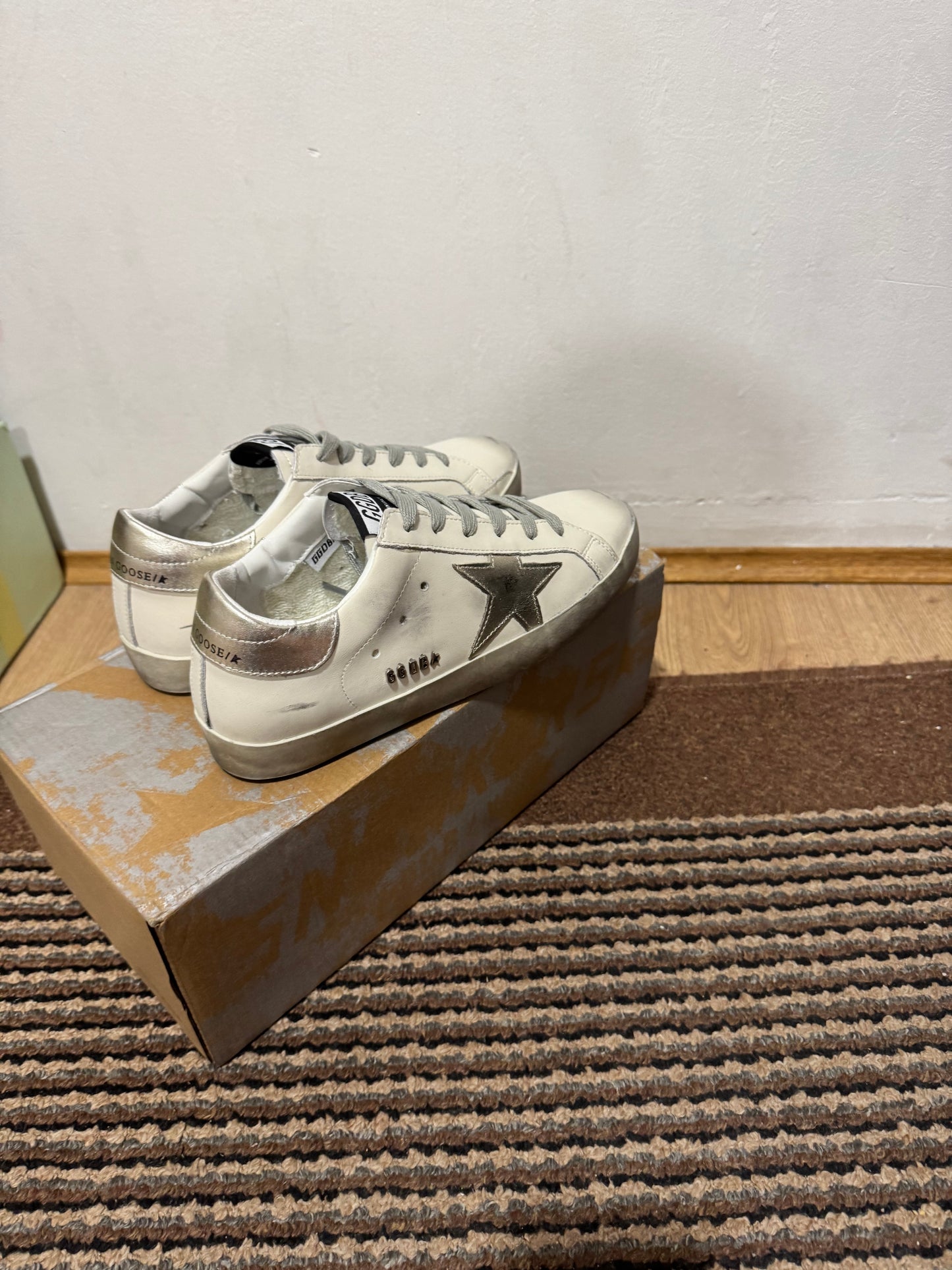 Golden Goose Broj 40(Odmah dostupno)