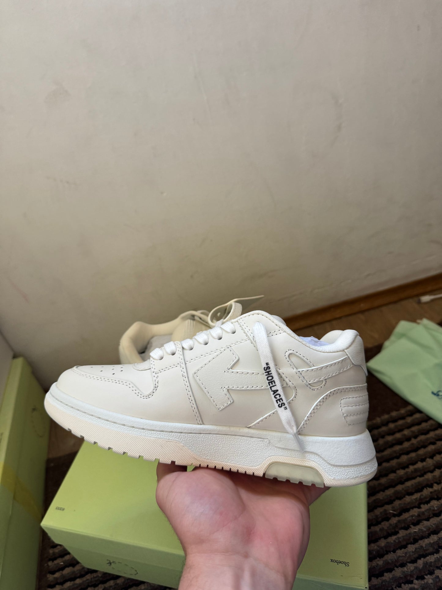 Off White Out of Office Broj 44(Odmah dostupno)
