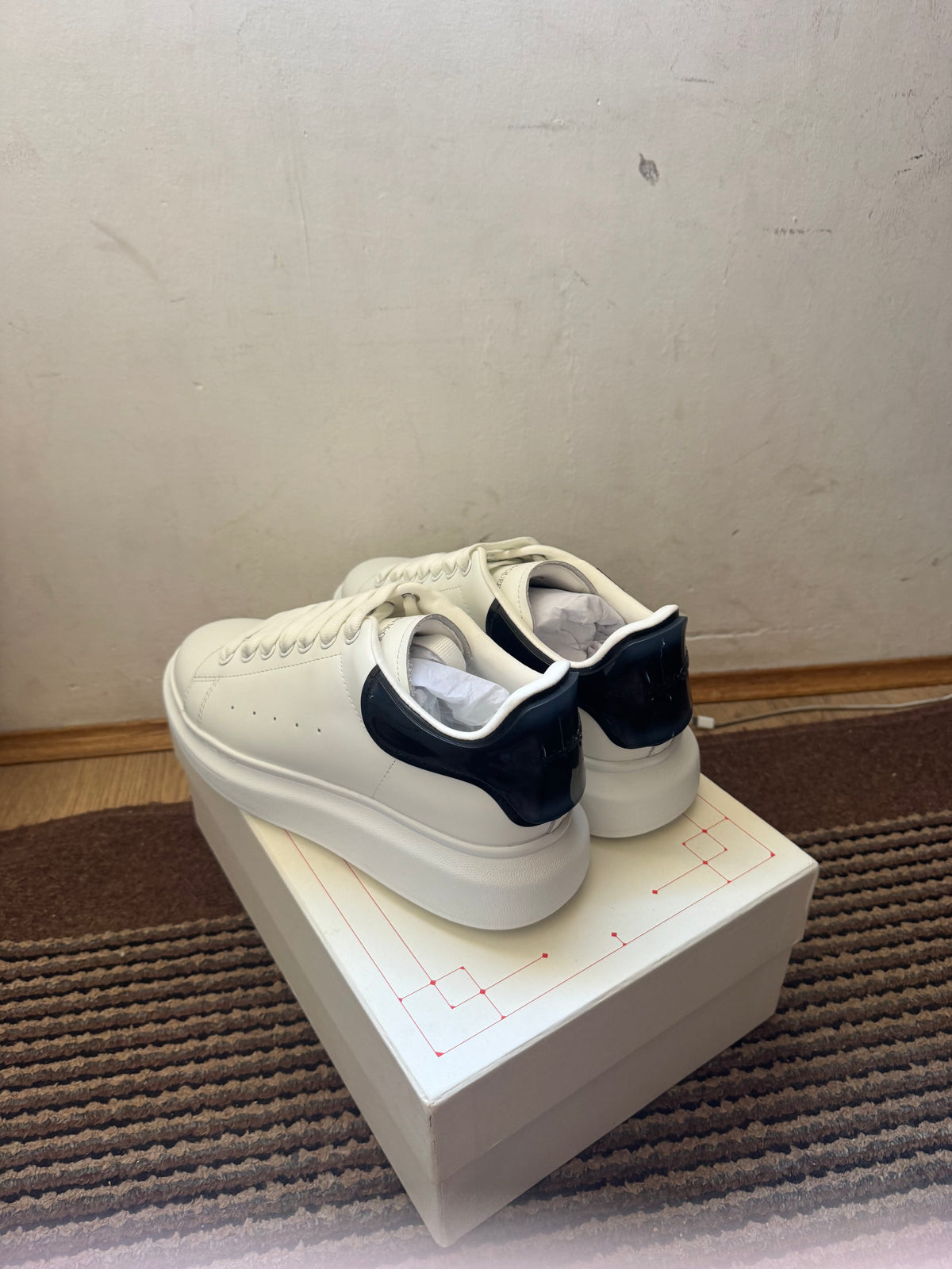 Alexander McQueen Broj 44(Odmah Dostupno)